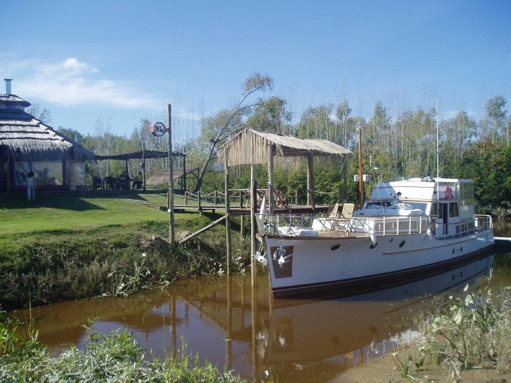 Tigre Delta El yate en la Isla
