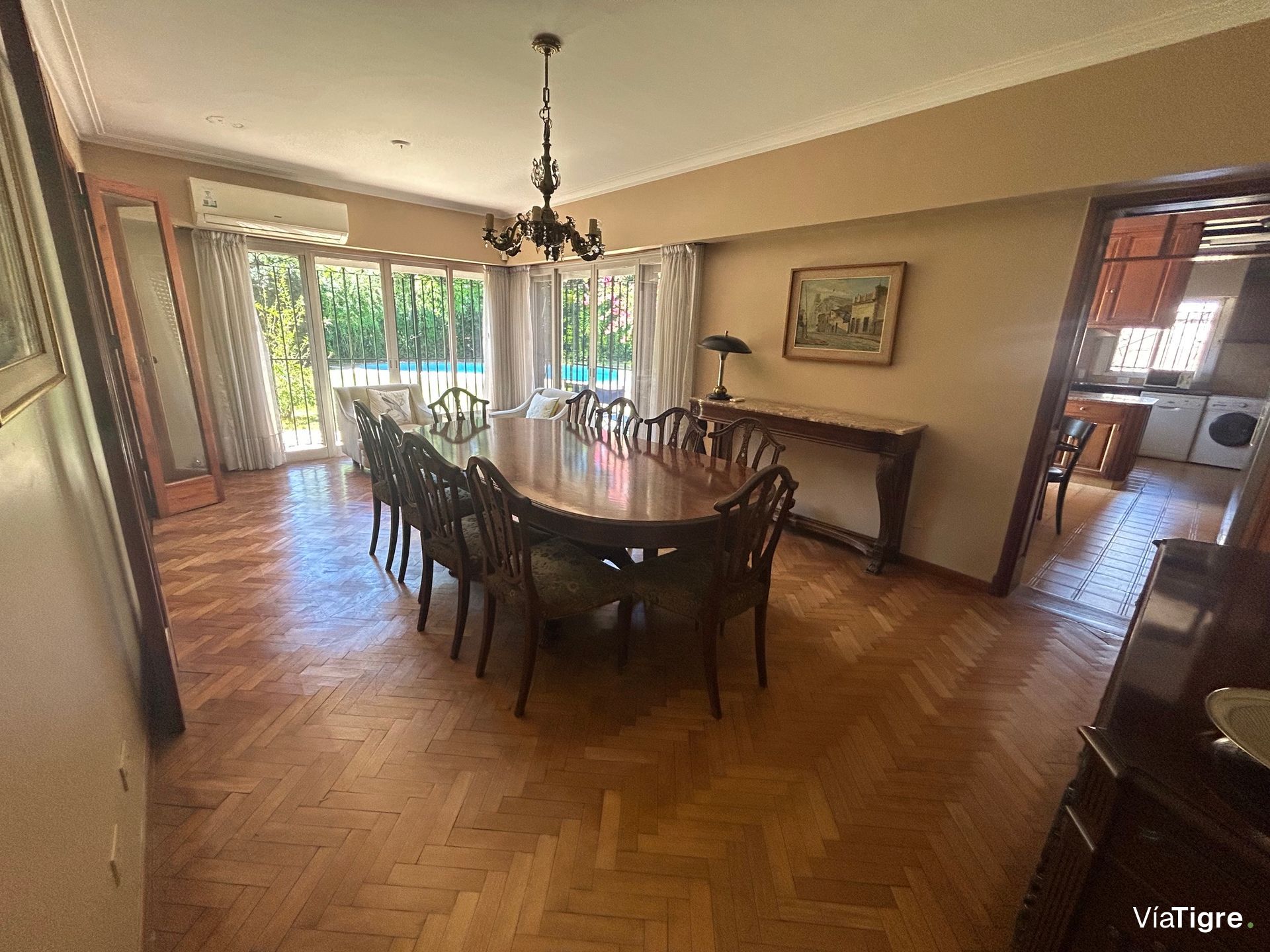 Lindisima Casa En Esquina Con Gran Jardín Y Pileta