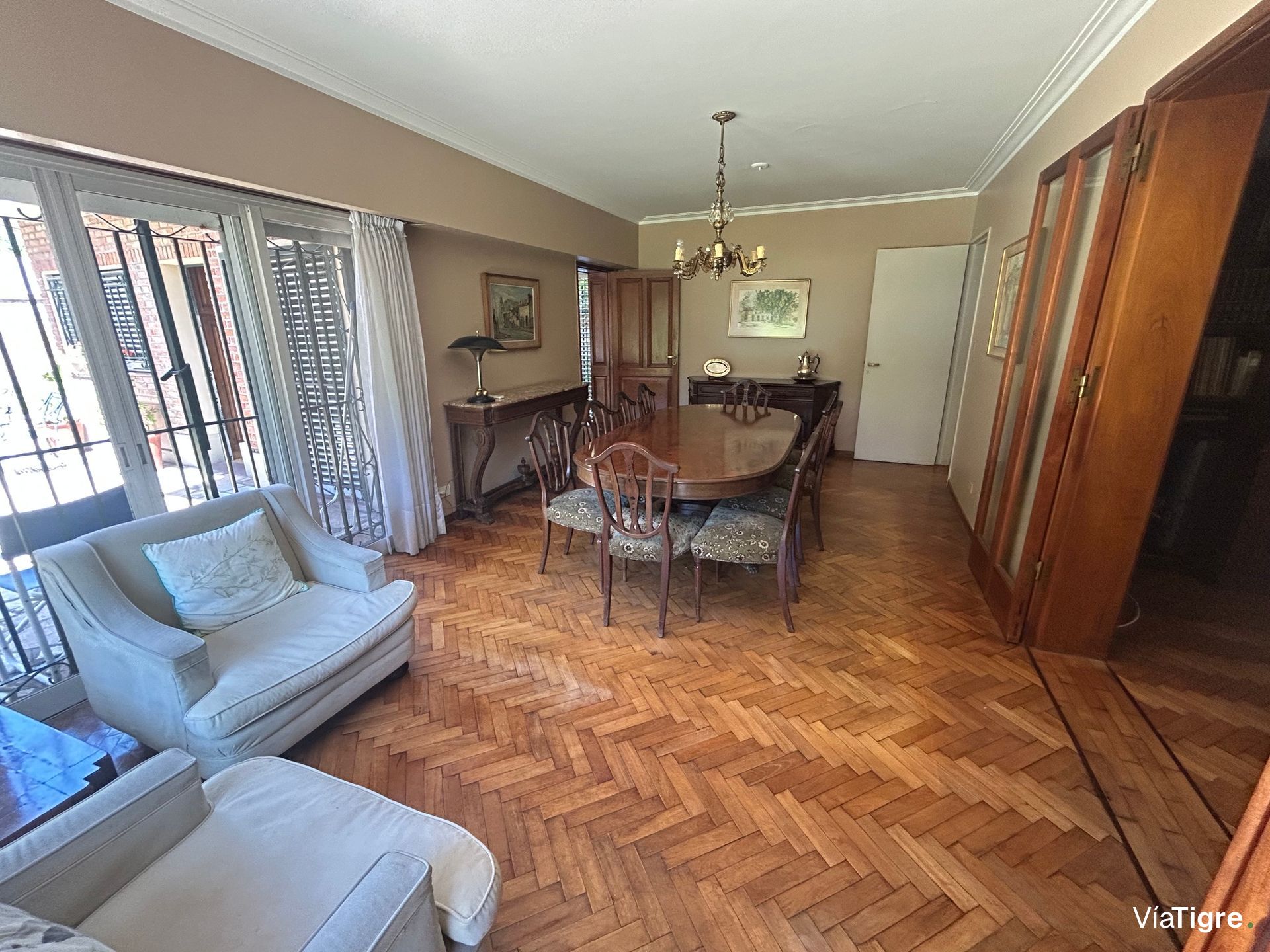 Lindisima Casa En Esquina Con Gran Jardín Y Pileta