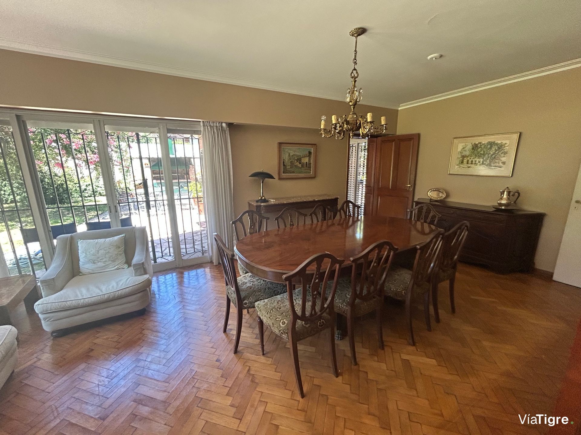 Lindisima Casa En Esquina Con Gran Jardín Y Pileta