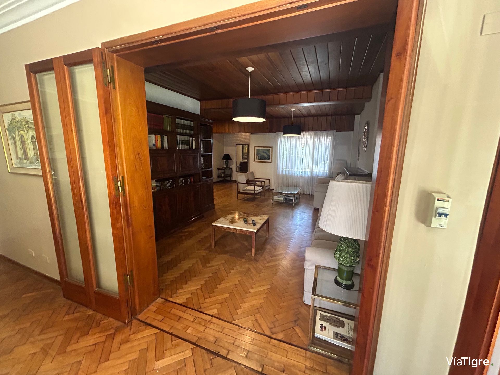 Lindisima Casa En Esquina Con Gran Jardín Y Pileta