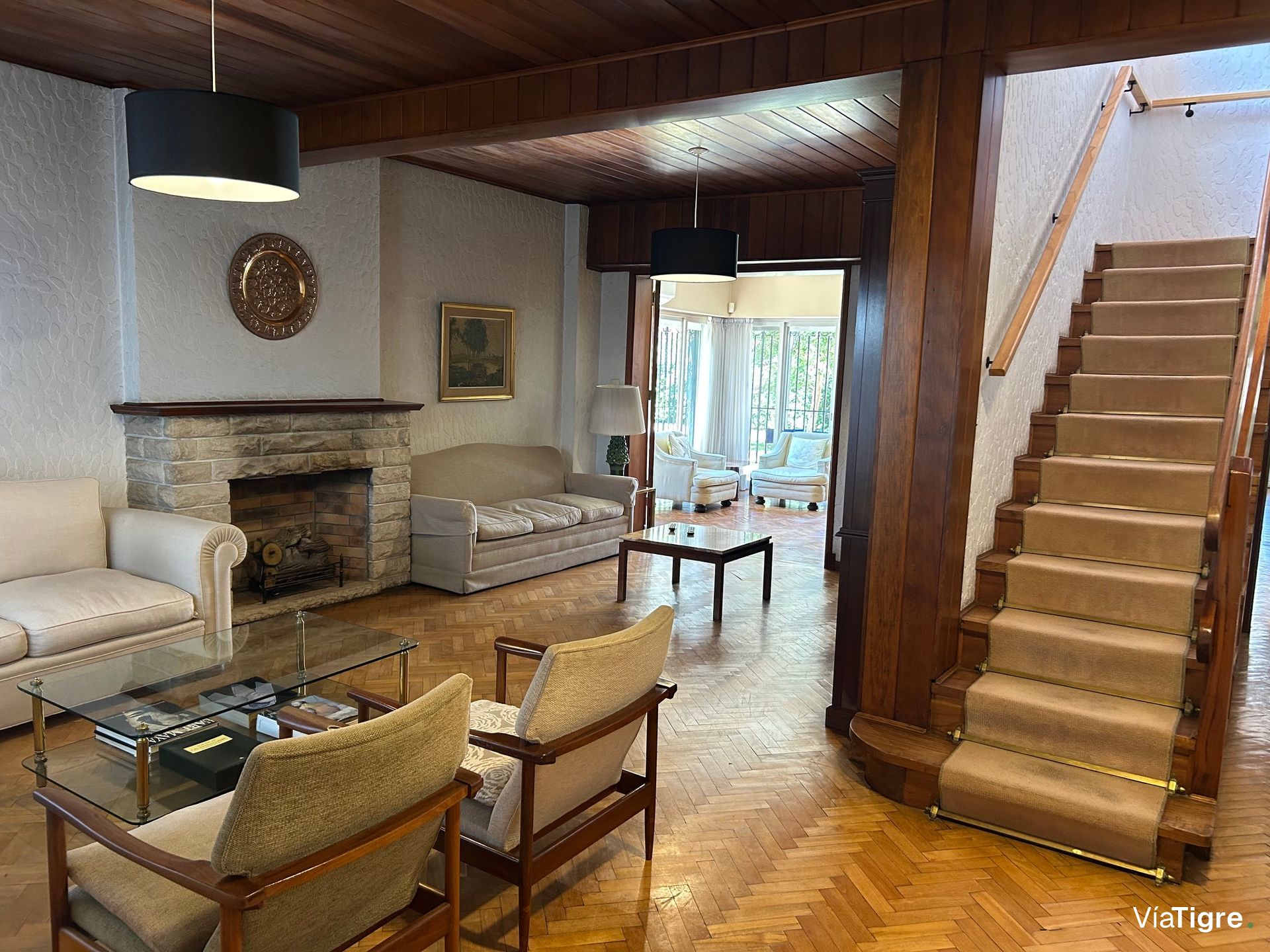 Lindisima Casa En Esquina Con Gran Jardín Y Pileta
