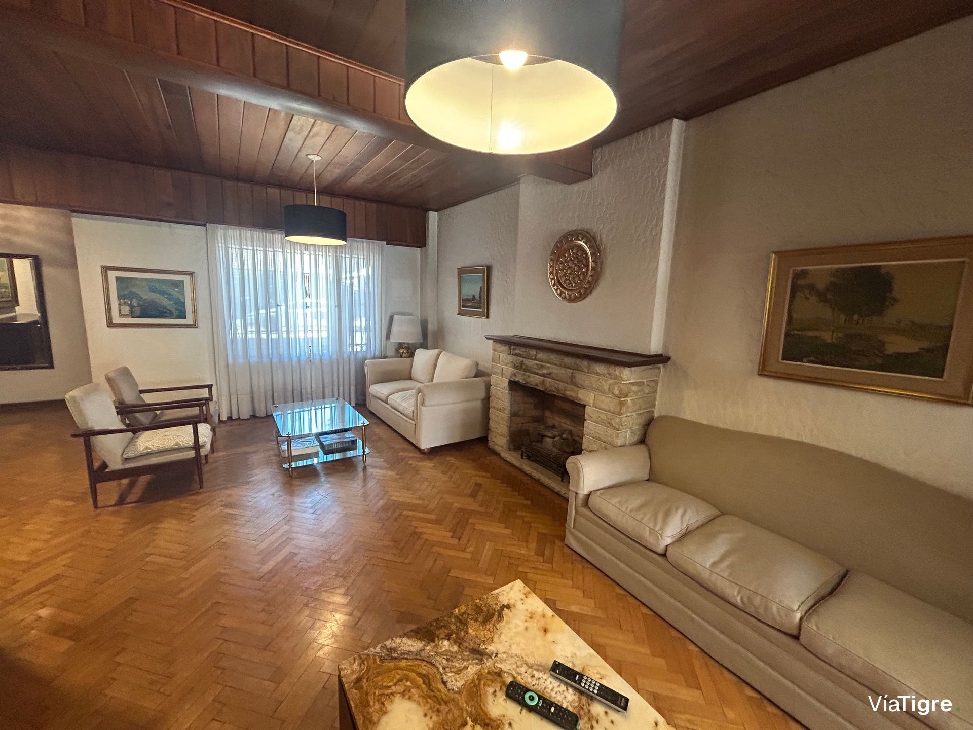 Lindisima Casa En Esquina Con Gran Jardín Y Pileta