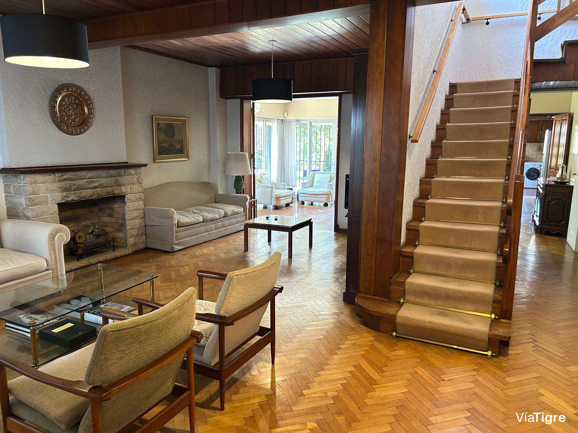 Lindisima Casa En Esquina Con Gran Jardín Y Pileta