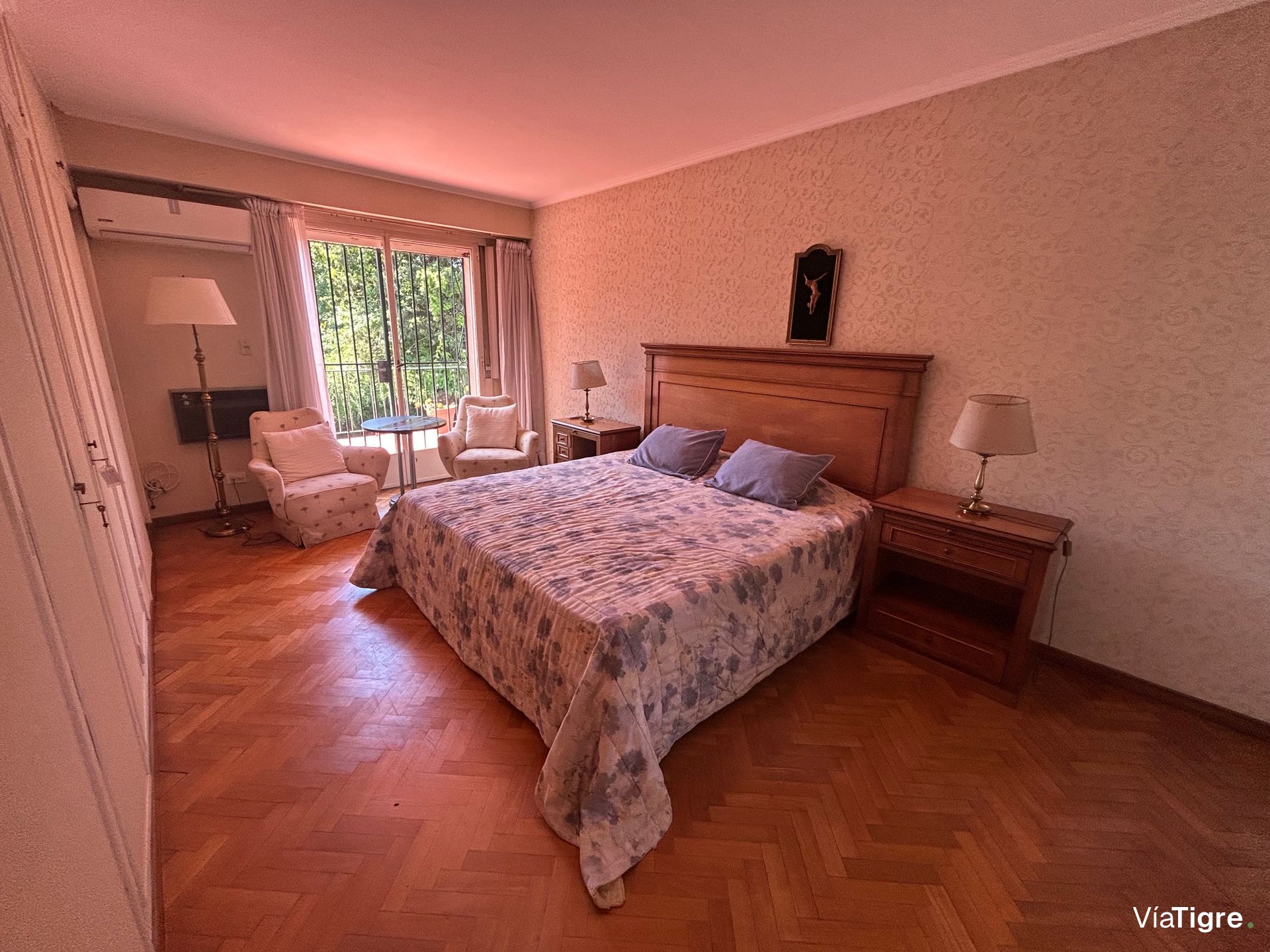 Lindisima Casa En Esquina Con Gran Jardín Y Pileta