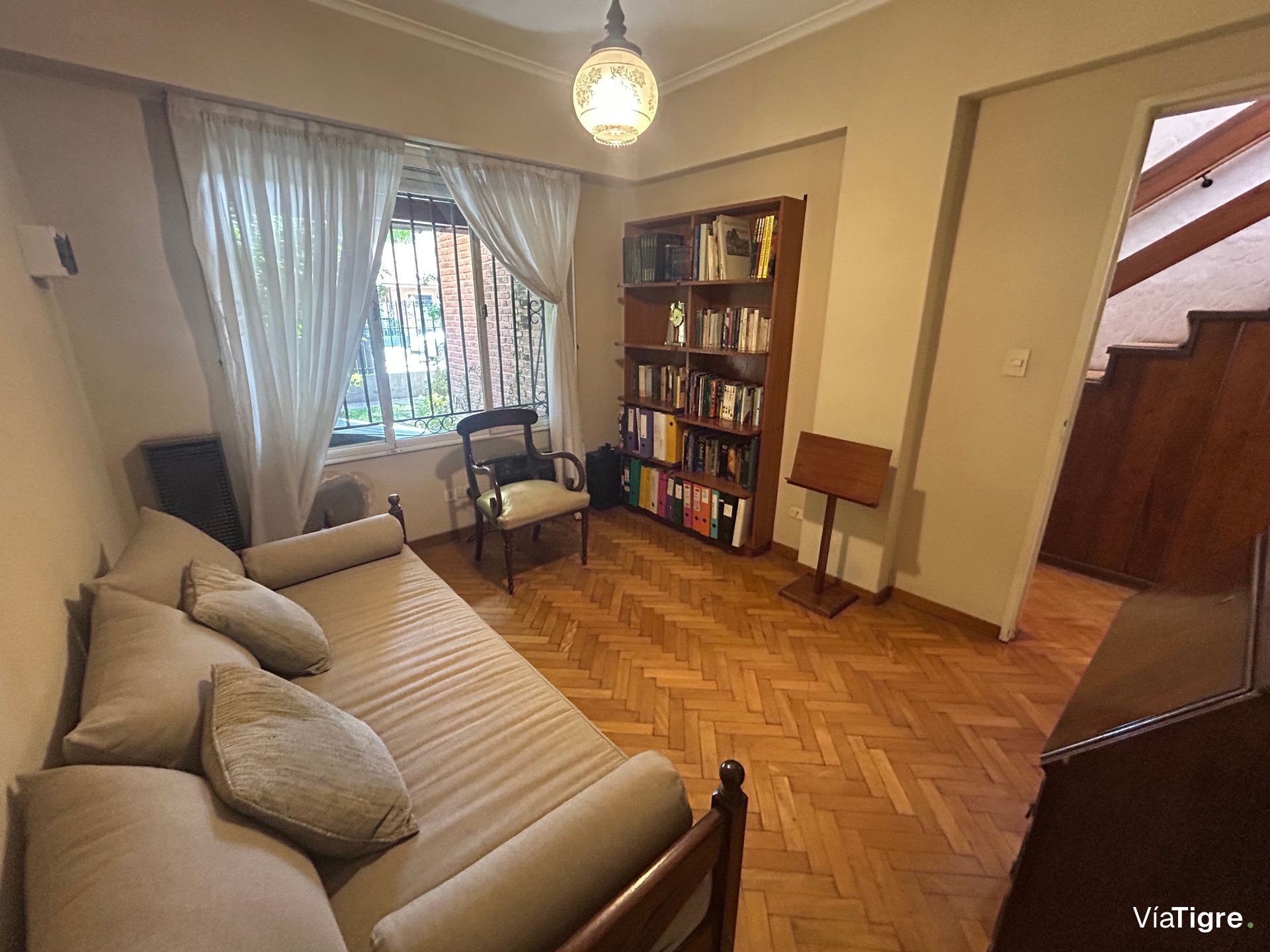 Lindisima Casa En Esquina Con Gran Jardín Y Pileta