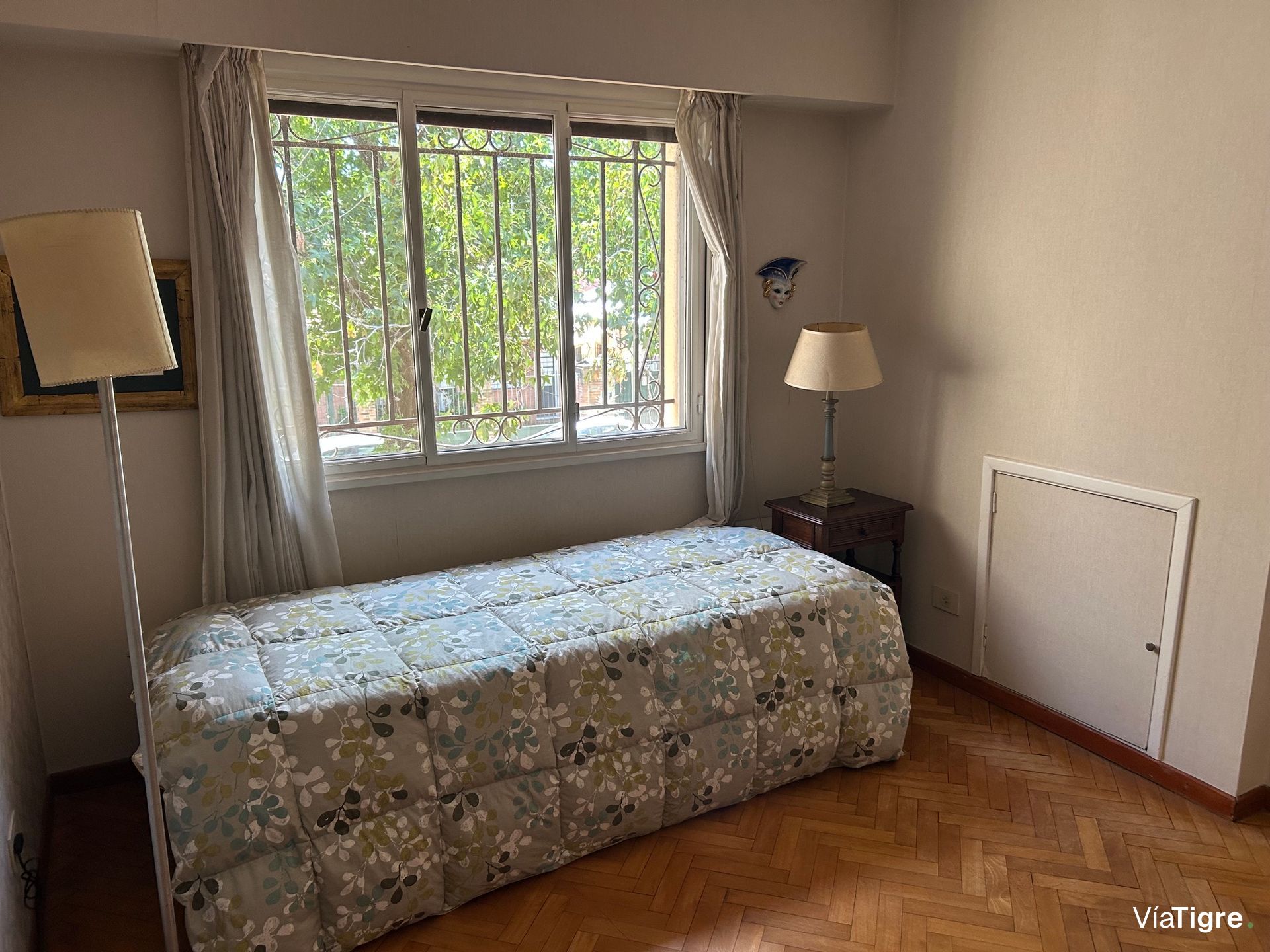 Lindisima Casa En Esquina Con Gran Jardín Y Pileta