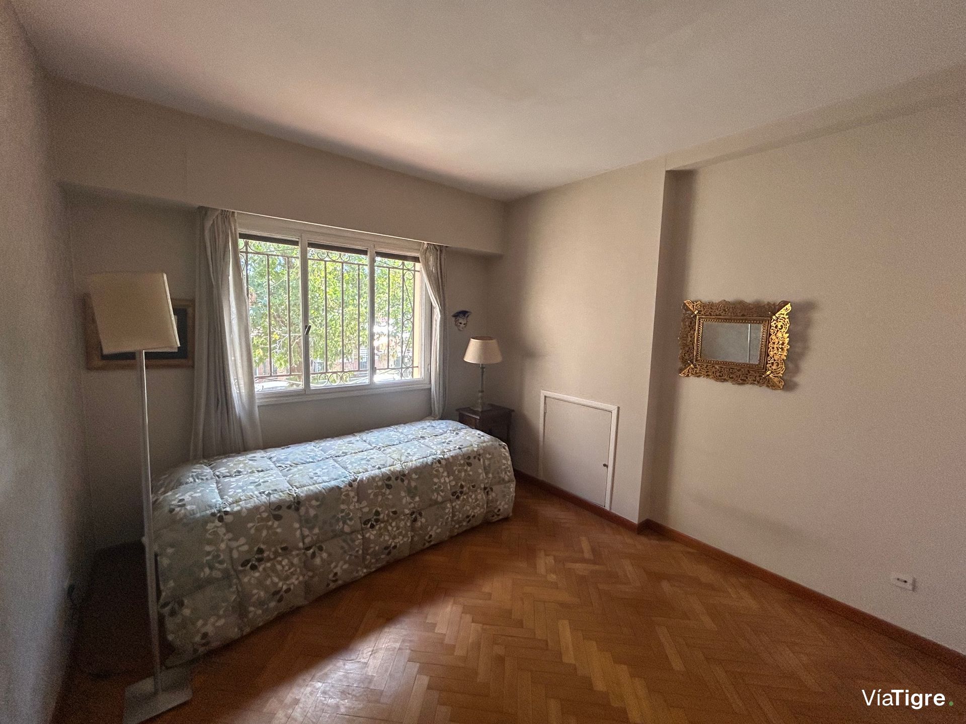 Lindisima Casa En Esquina Con Gran Jardín Y Pileta