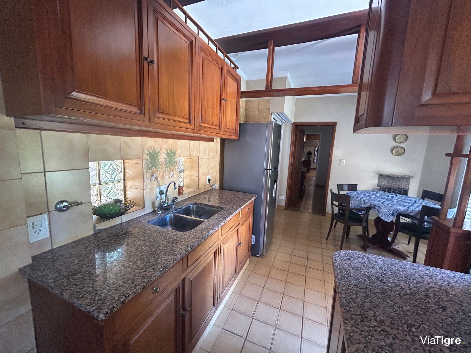 Lindisima Casa En Esquina Con Gran Jardín Y Pileta