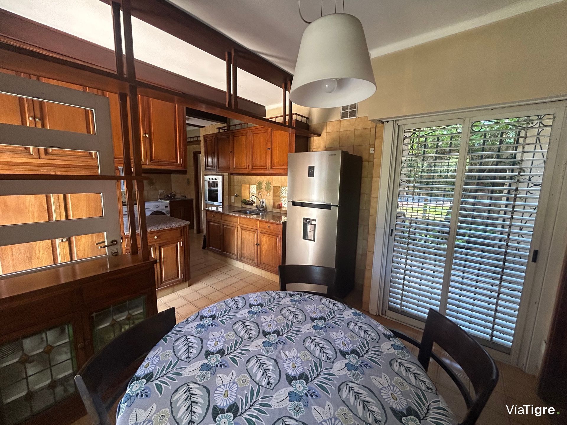 Lindisima Casa En Esquina Con Gran Jardín Y Pileta