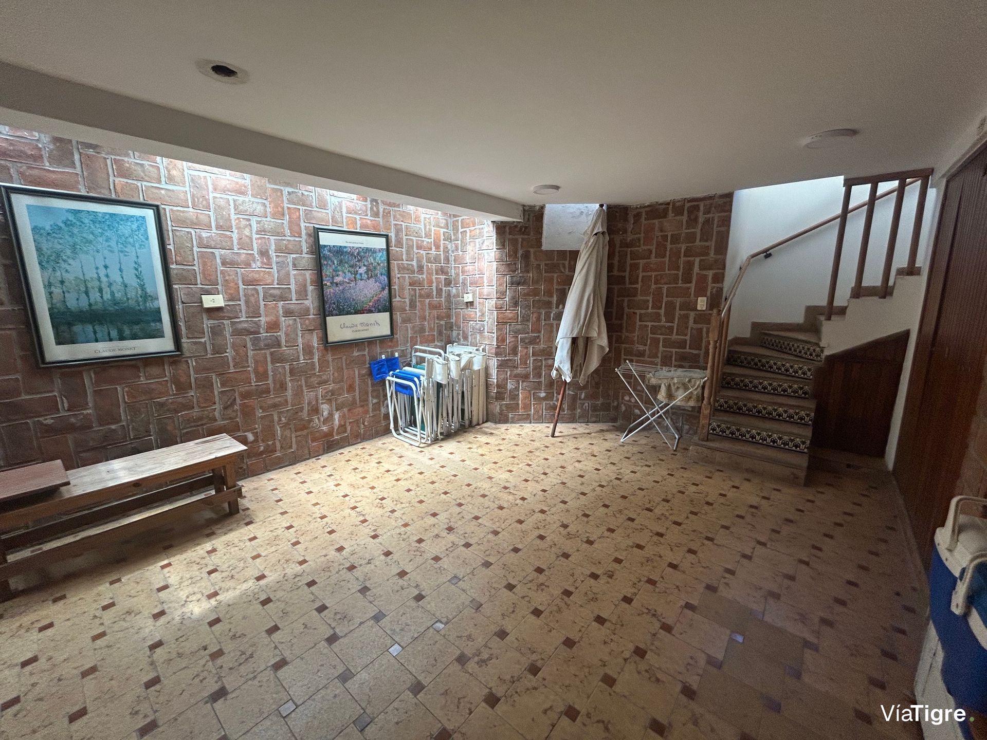 Lindisima Casa En Esquina Con Gran Jardín Y Pileta