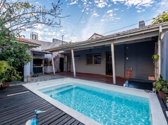 Sale House 2-bedroom Martínez with Pool and Garage