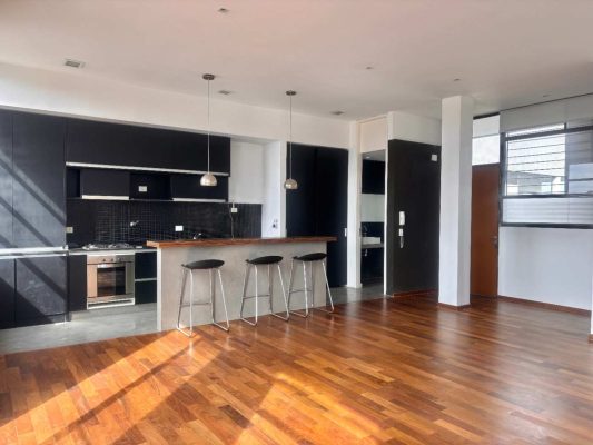 2-bedroom apartment for rent Martinez with garage