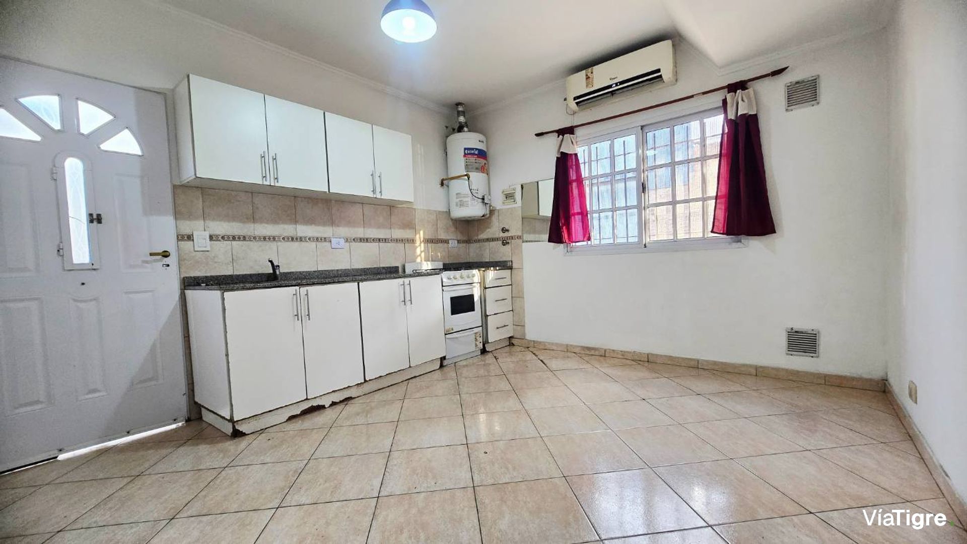Venta PH tres ambientes con cochera Munro
