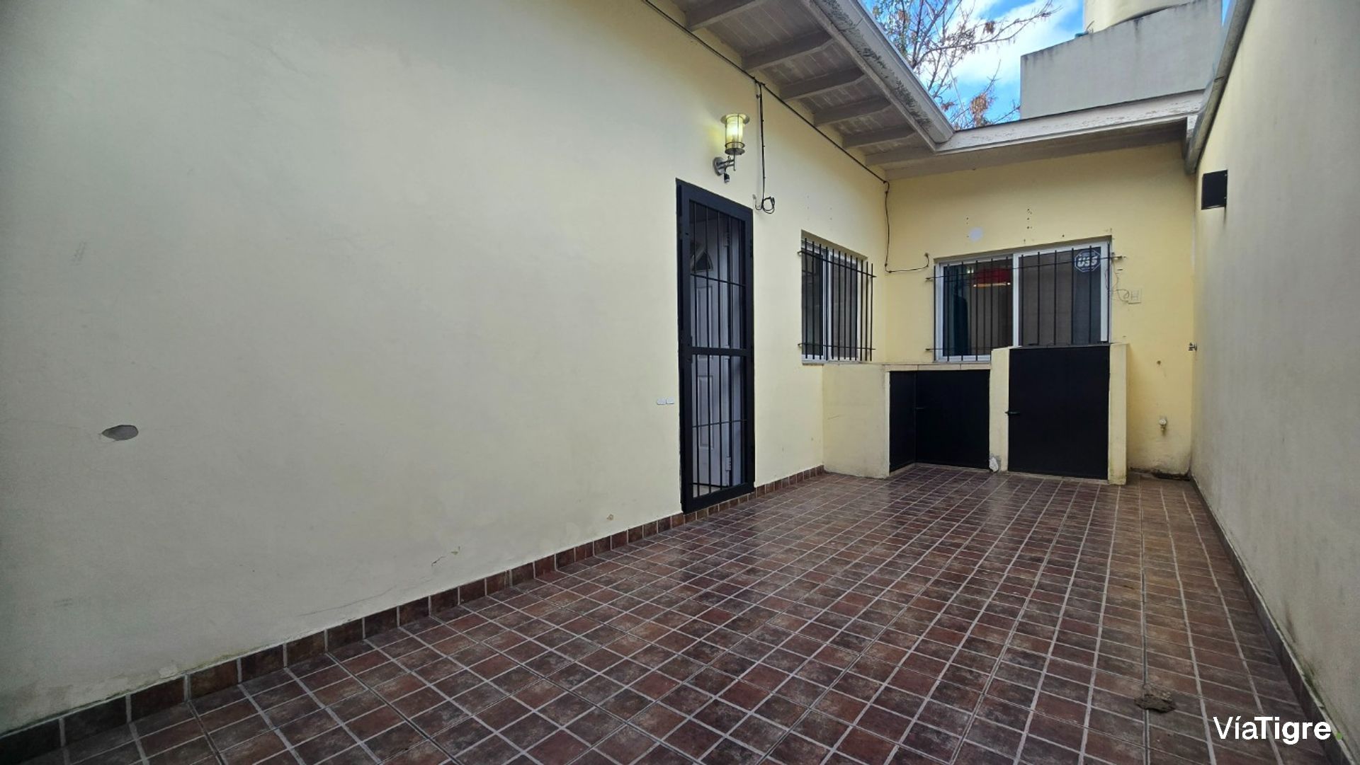 Venta PH tres ambientes con cochera Munro