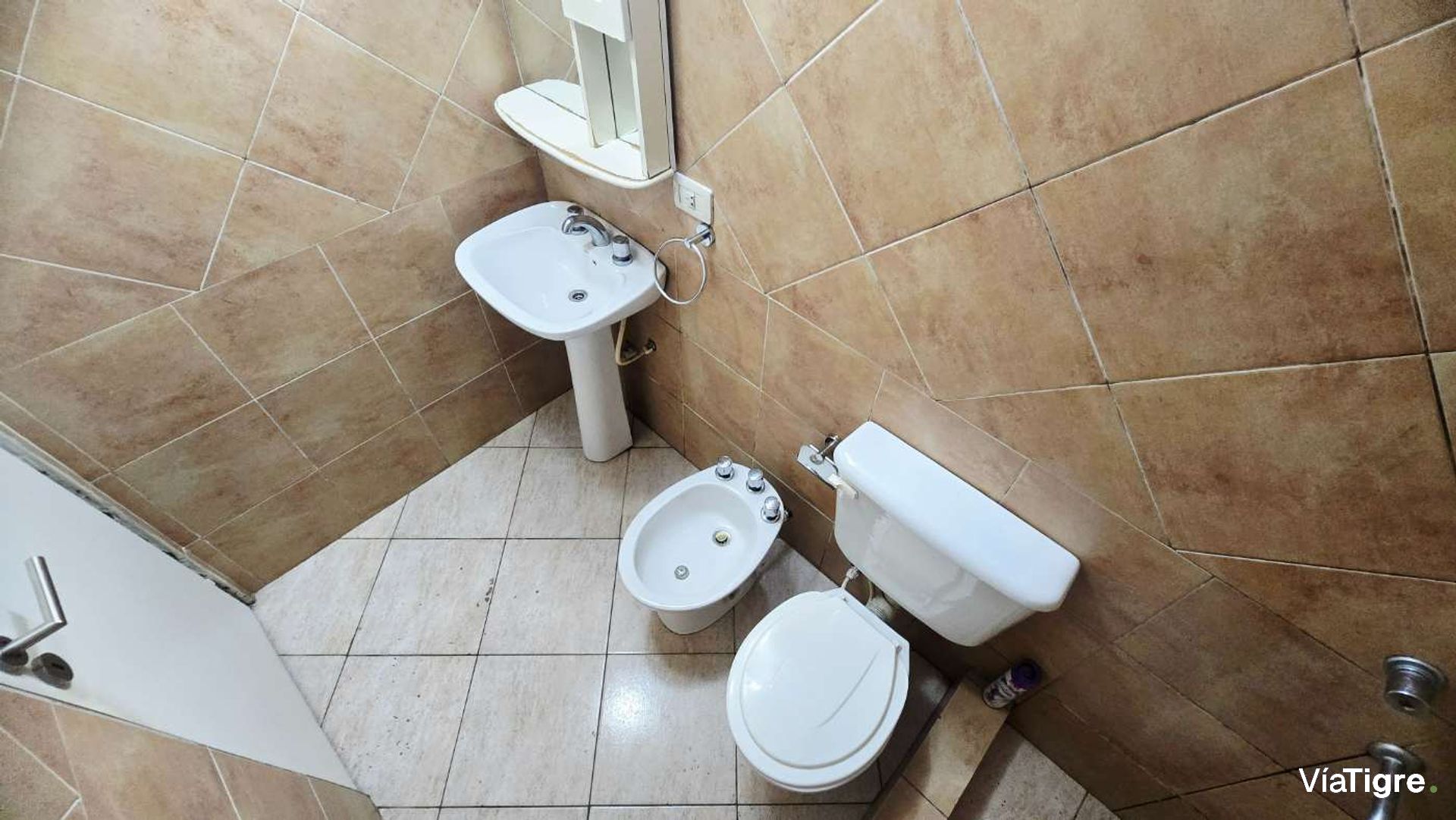 Venta PH tres ambientes con cochera Munro