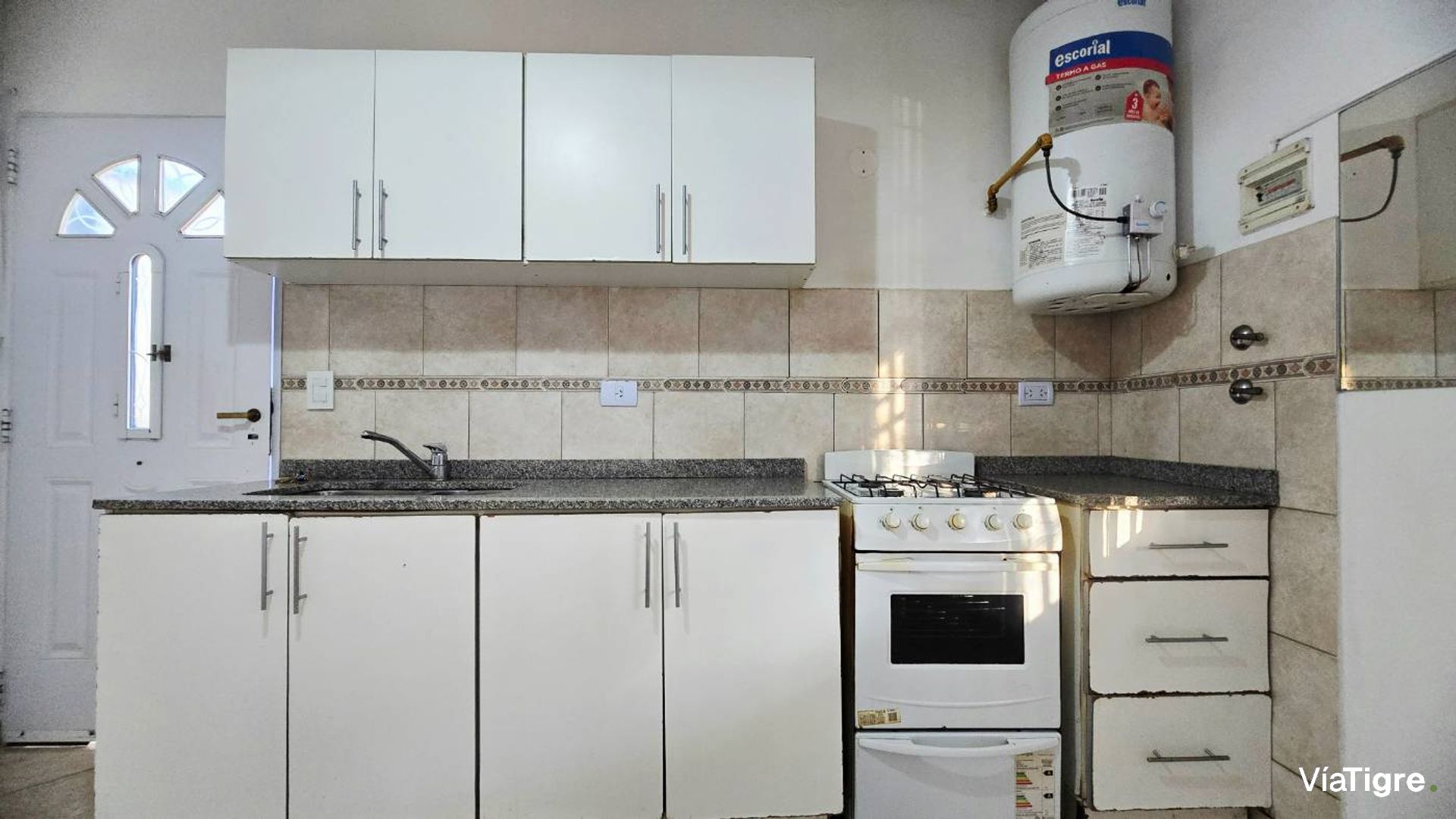 Venta PH tres ambientes con cochera Munro