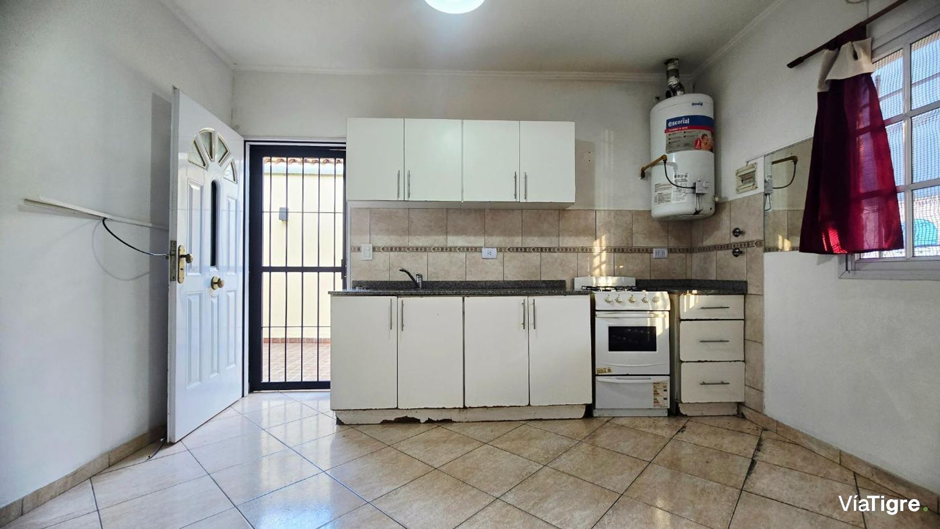 Venta PH tres ambientes con cochera Munro