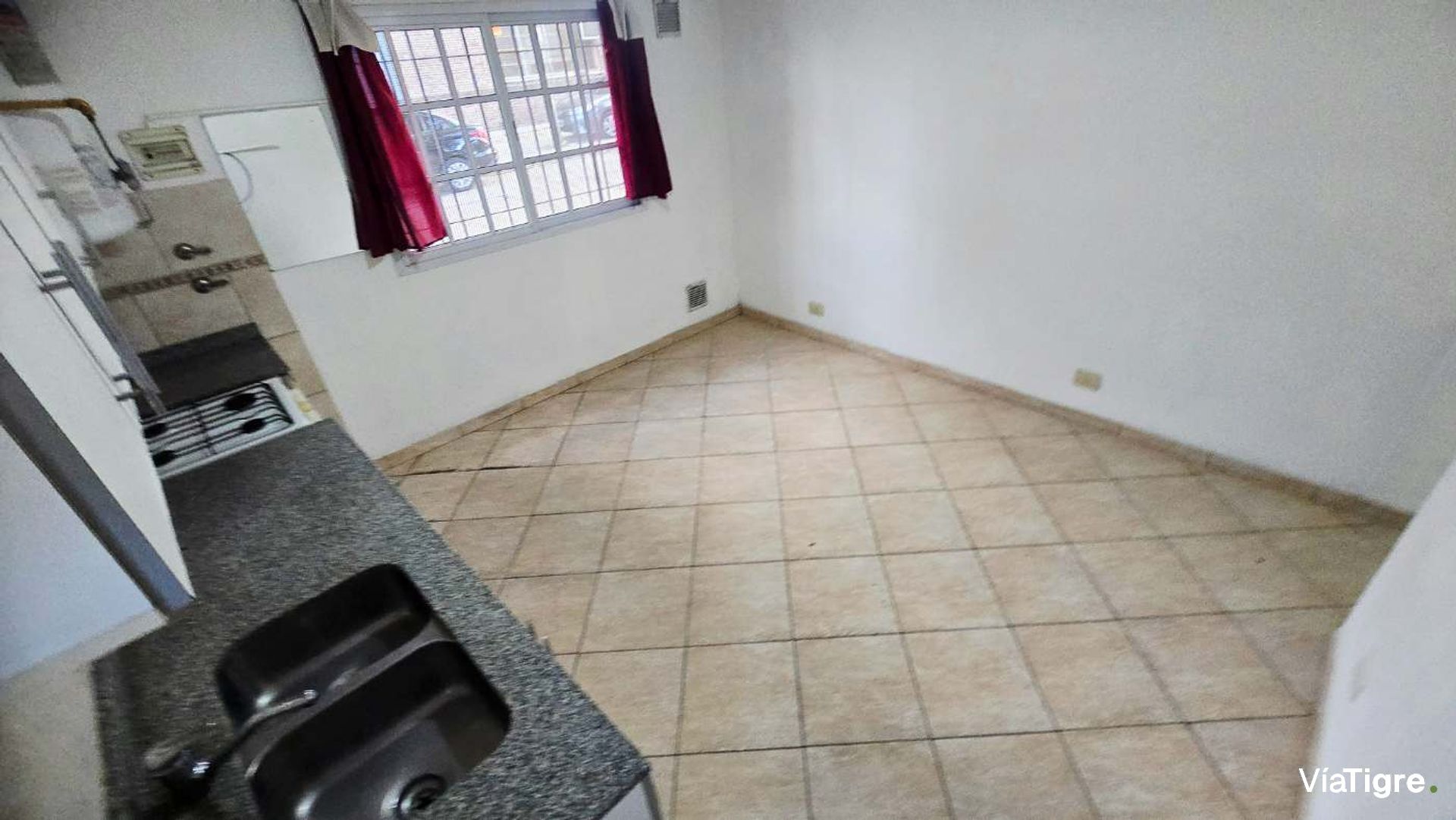 Venta PH tres ambientes con cochera Munro