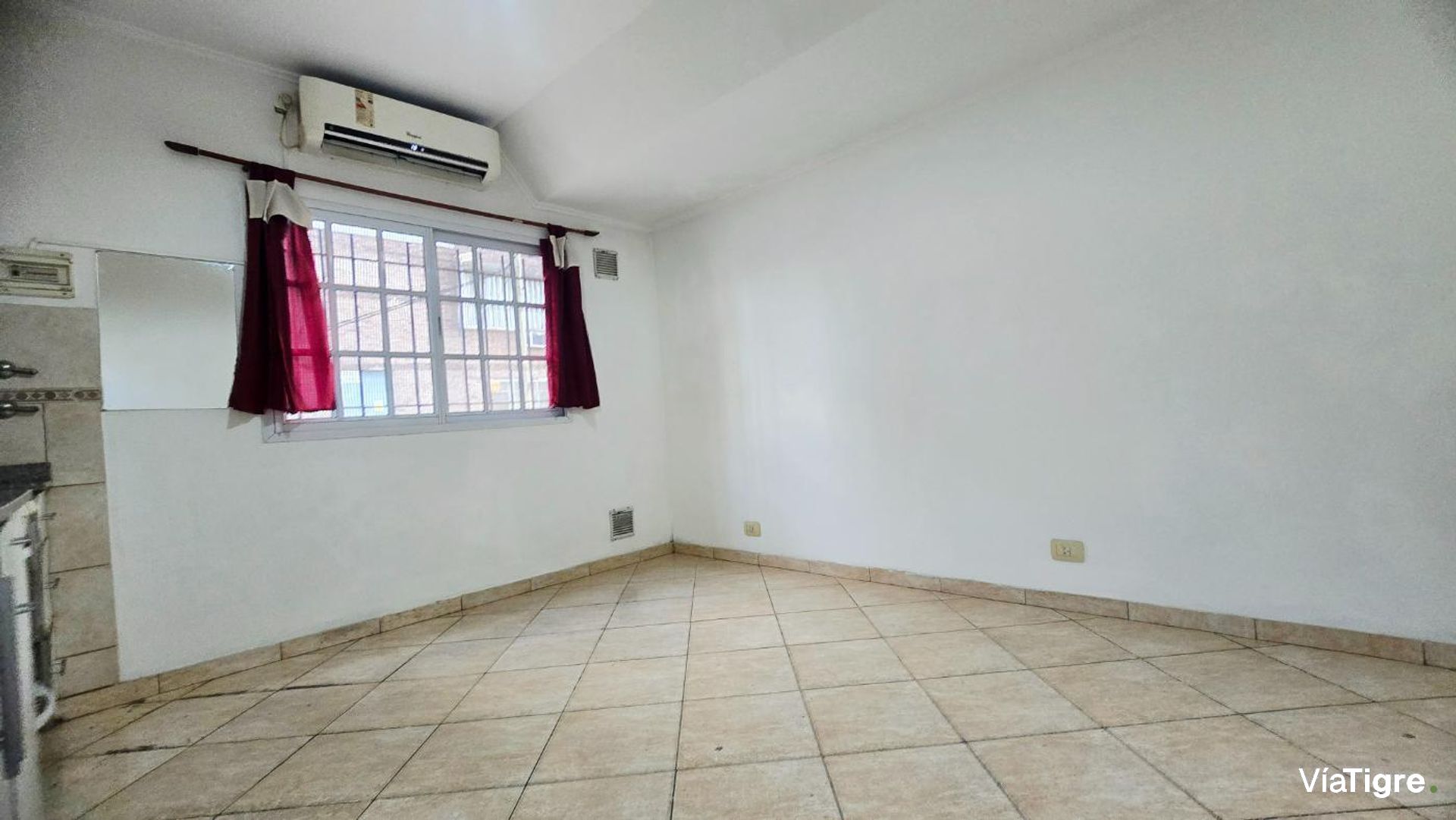 Venta PH tres ambientes con cochera Munro