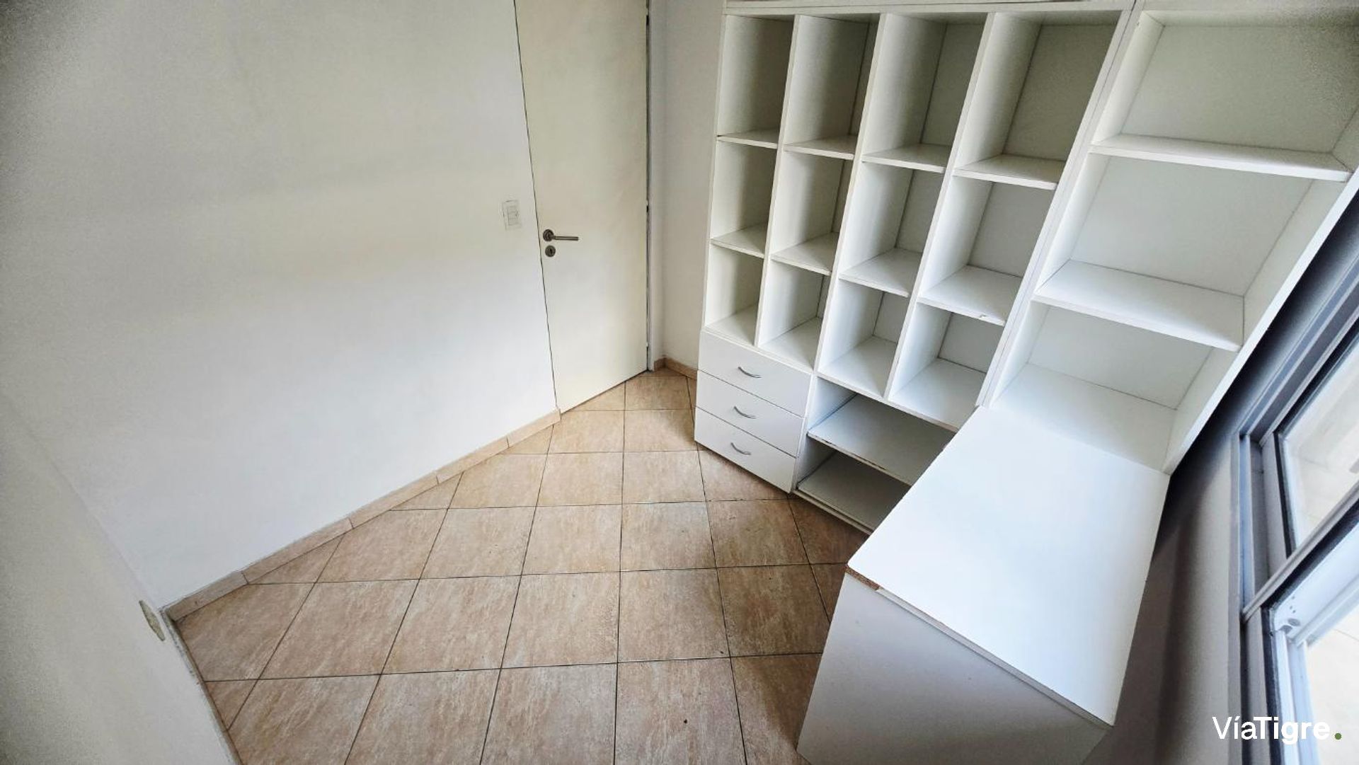 Venta PH tres ambientes con cochera Munro