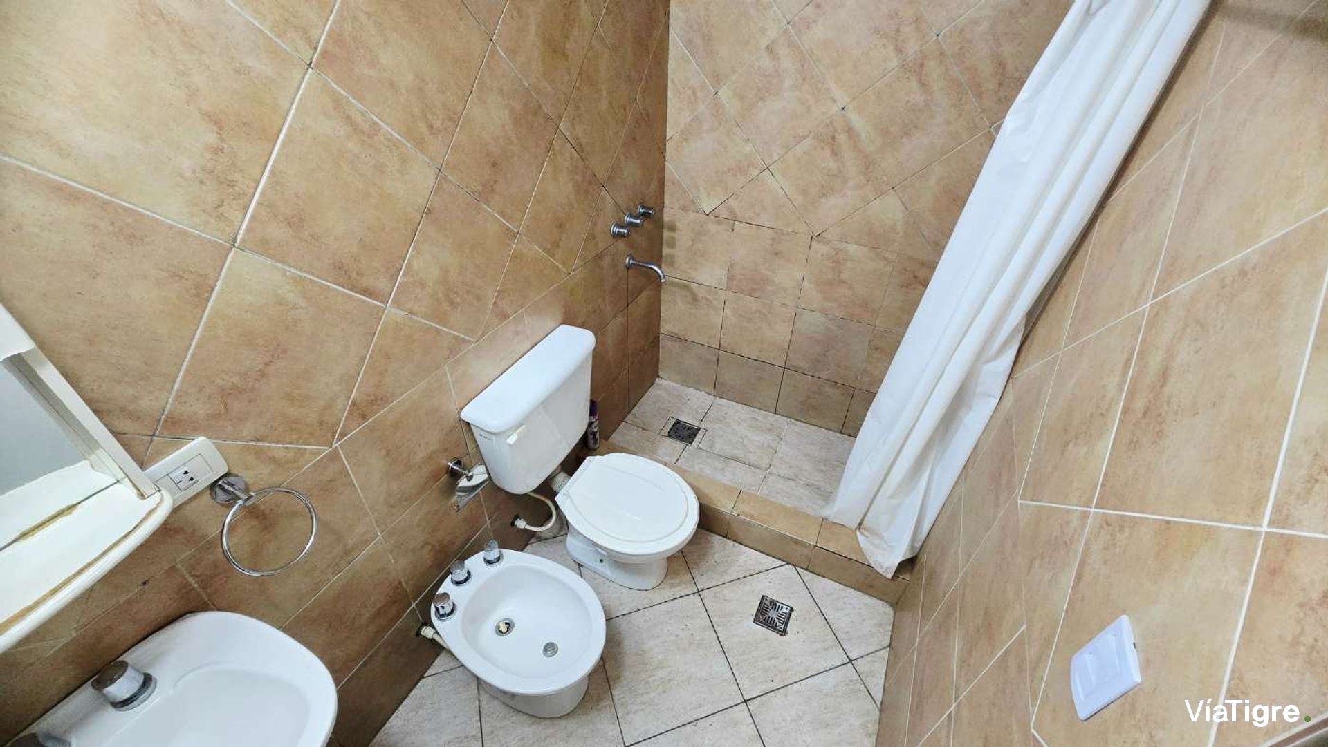 Venta PH tres ambientes con cochera Munro