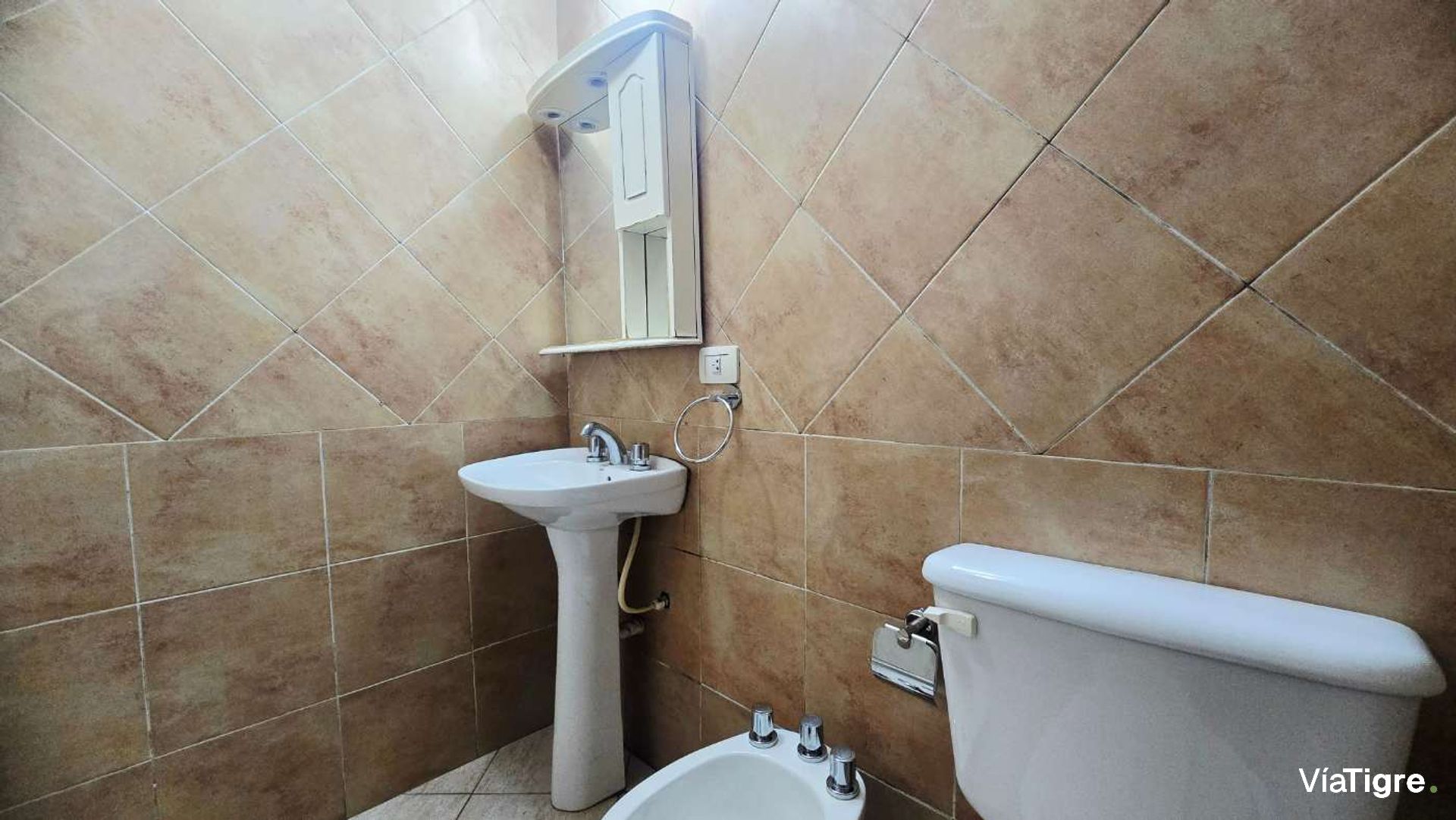 Venta PH tres ambientes con cochera Munro