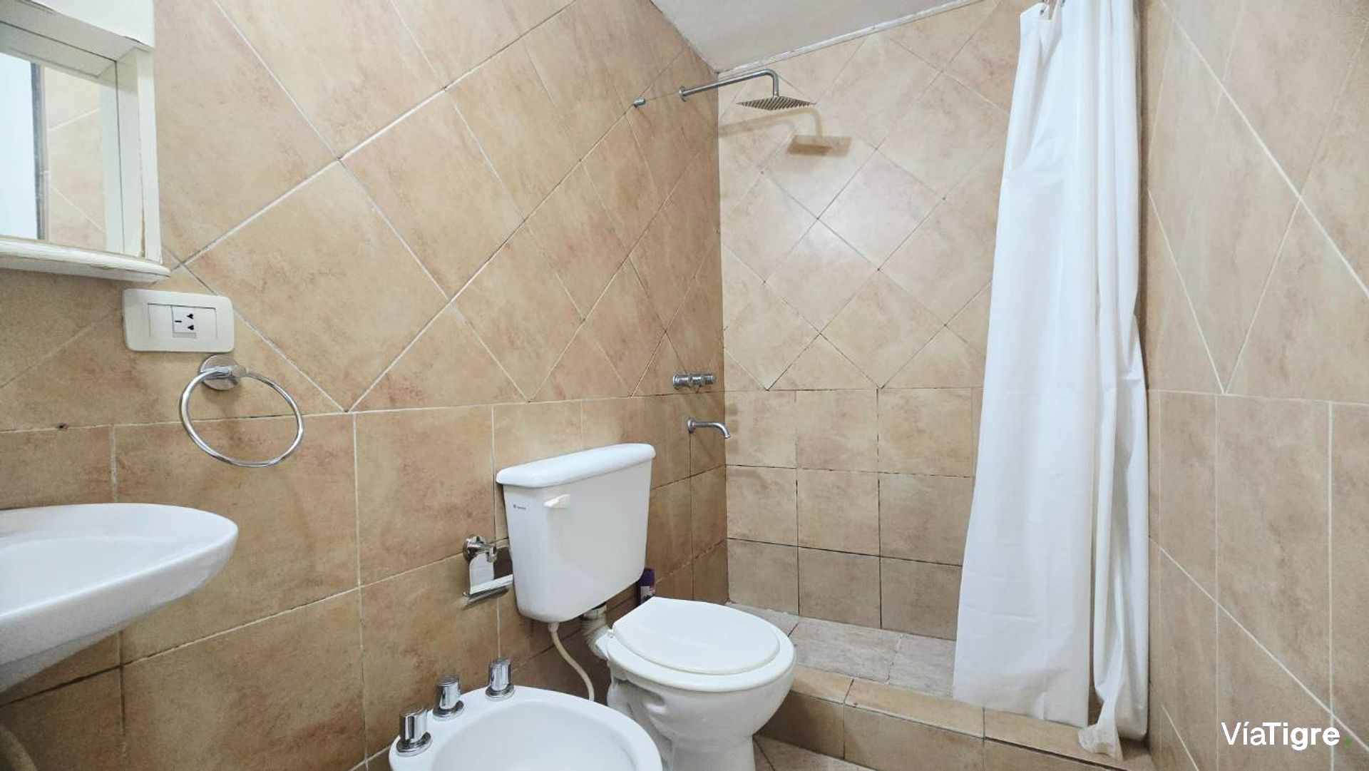 Venta PH tres ambientes con cochera Munro