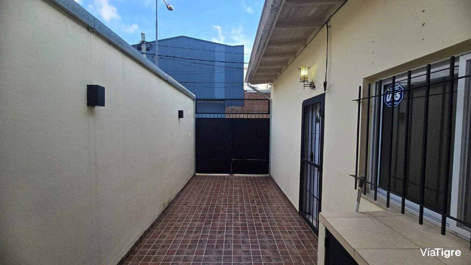 Venta PH tres ambientes con cochera Munro