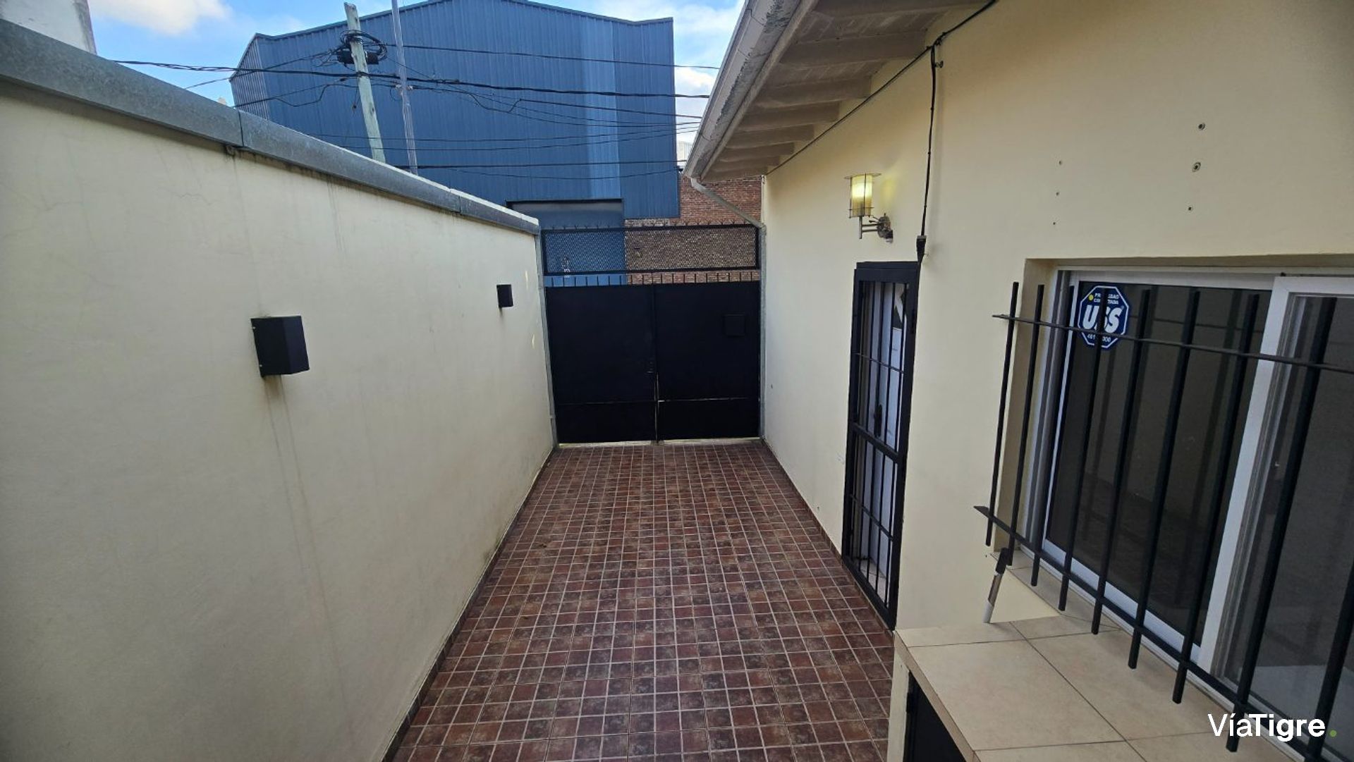 Venta PH tres ambientes con cochera Munro