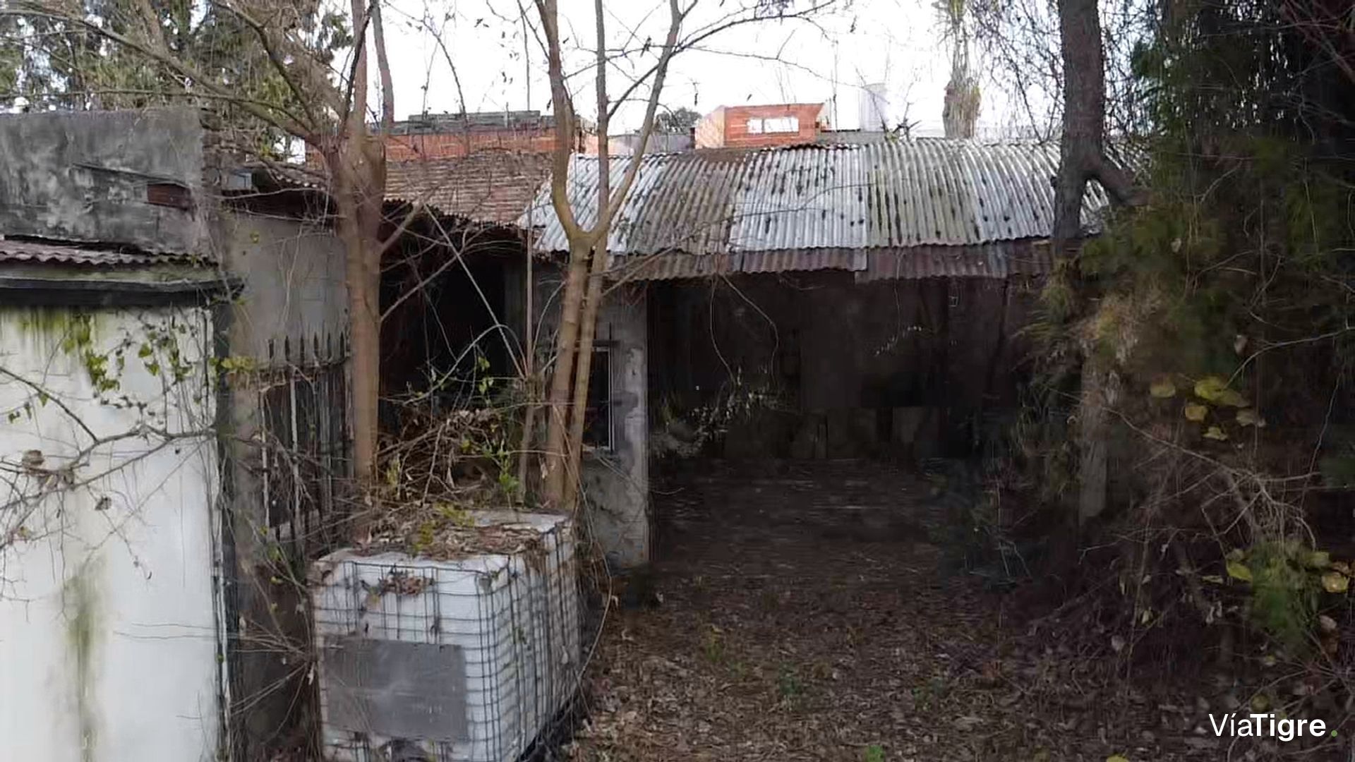 Casa a reciclar sobre gran lote de 875m2 en Talar