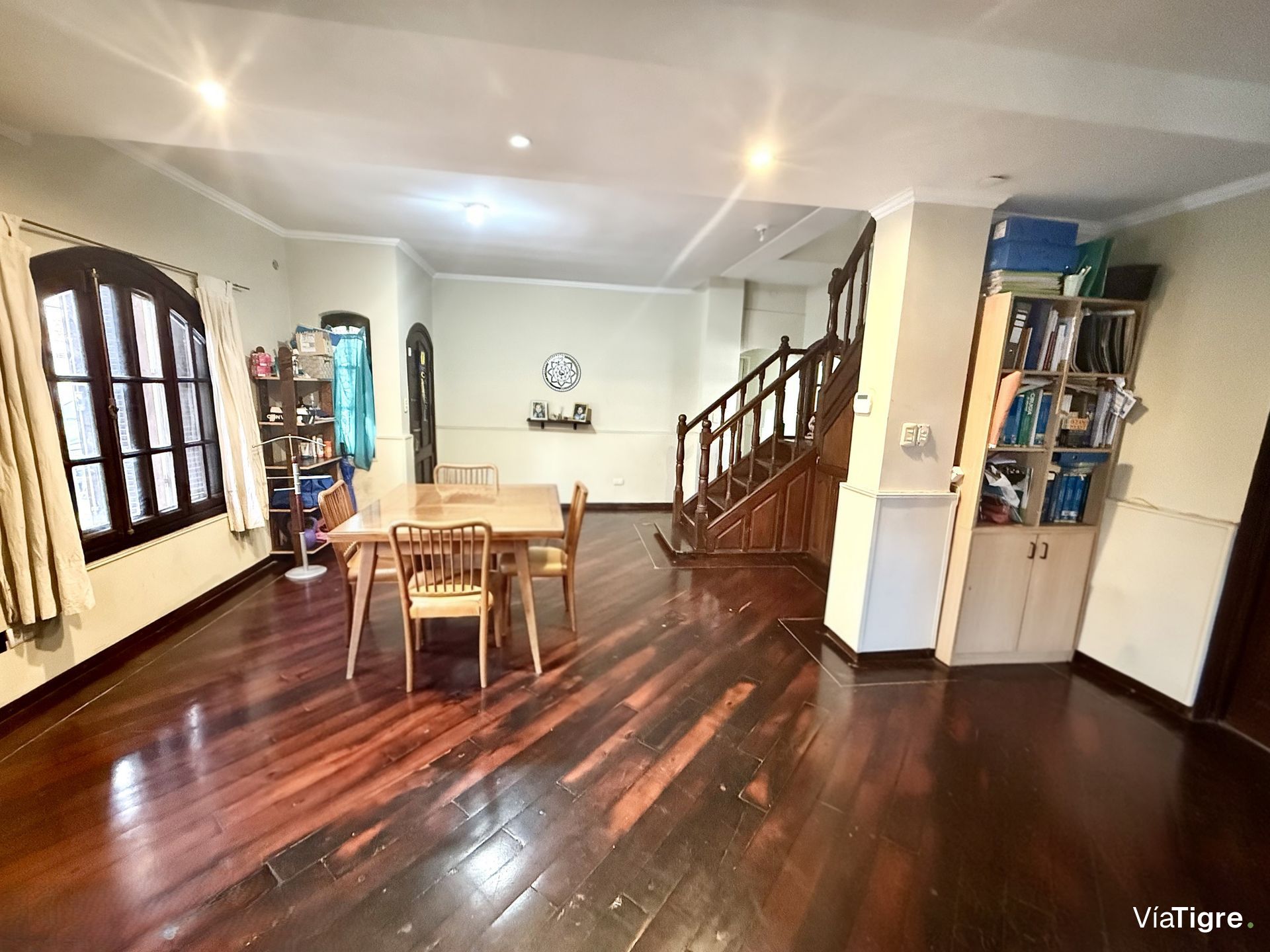 Casa en venta 5 ambientes cochera PB Olivos