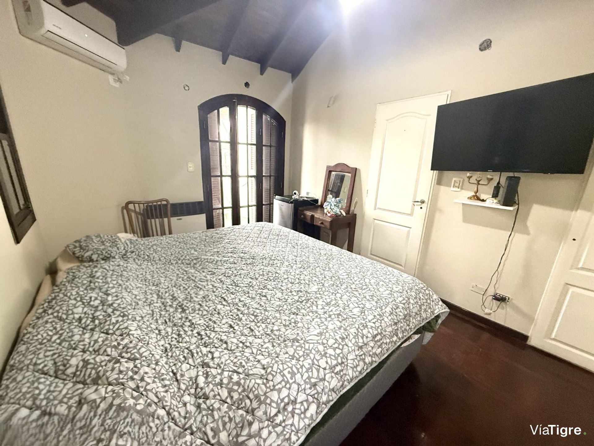 Casa en venta 5 ambientes cochera PB Olivos