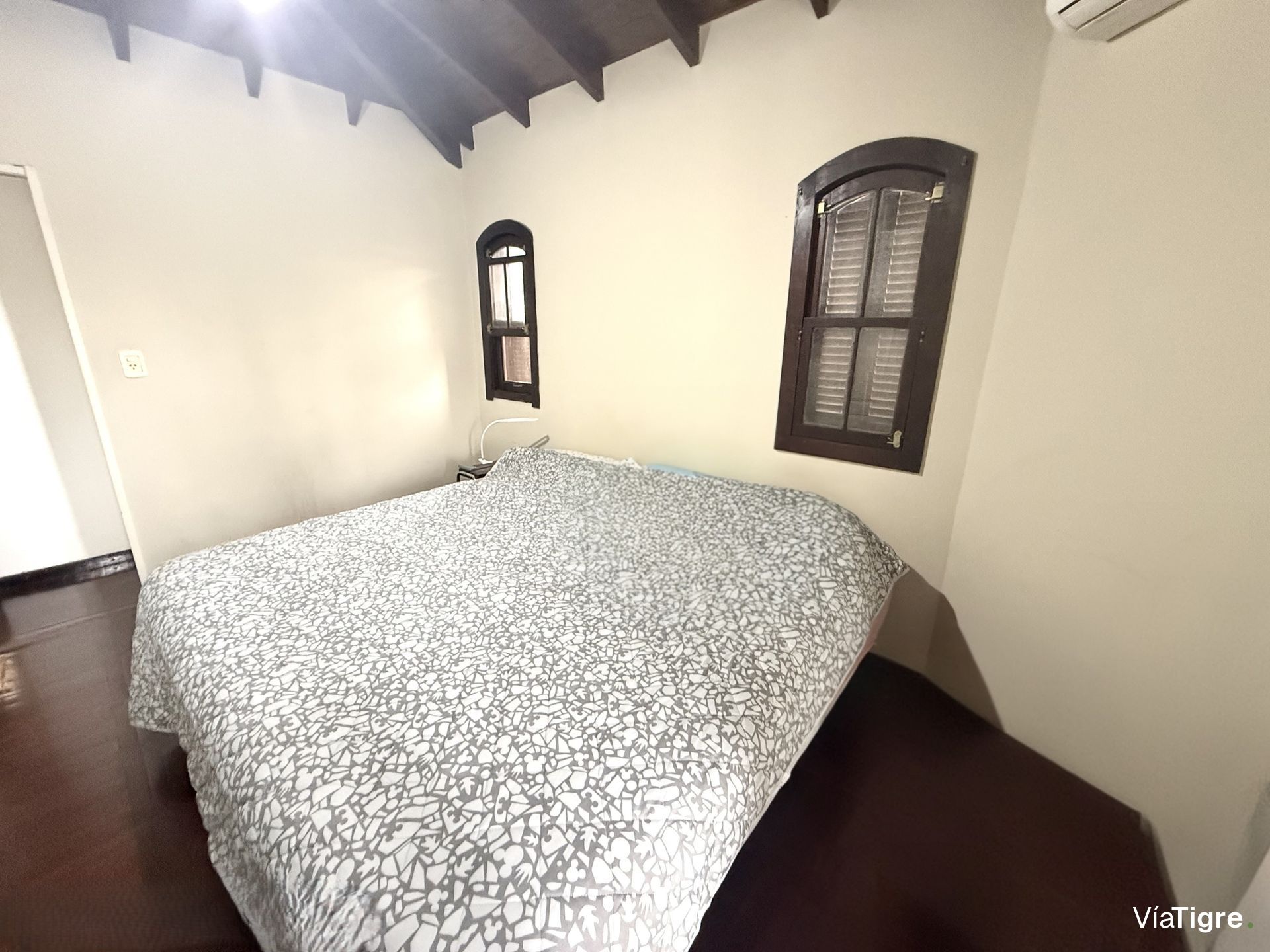 Casa en venta 5 ambientes cochera PB Olivos