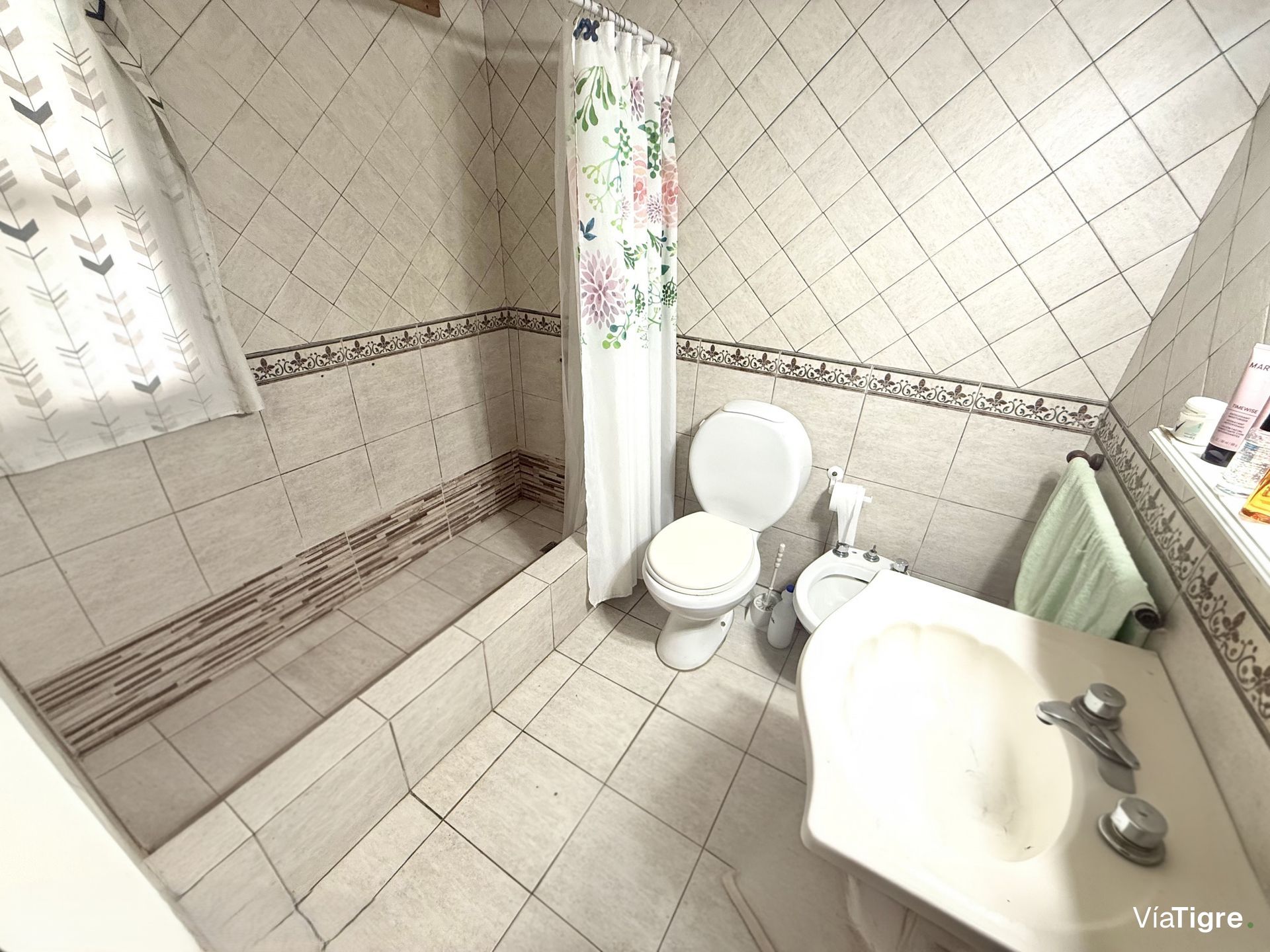Casa en venta 5 ambientes cochera PB Olivos
