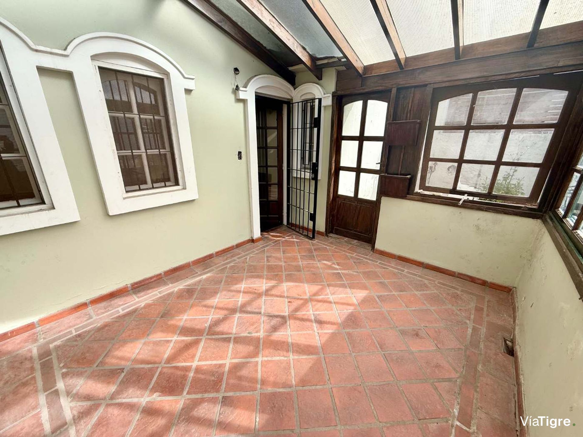 Casa en venta 5 ambientes cochera PB Olivos