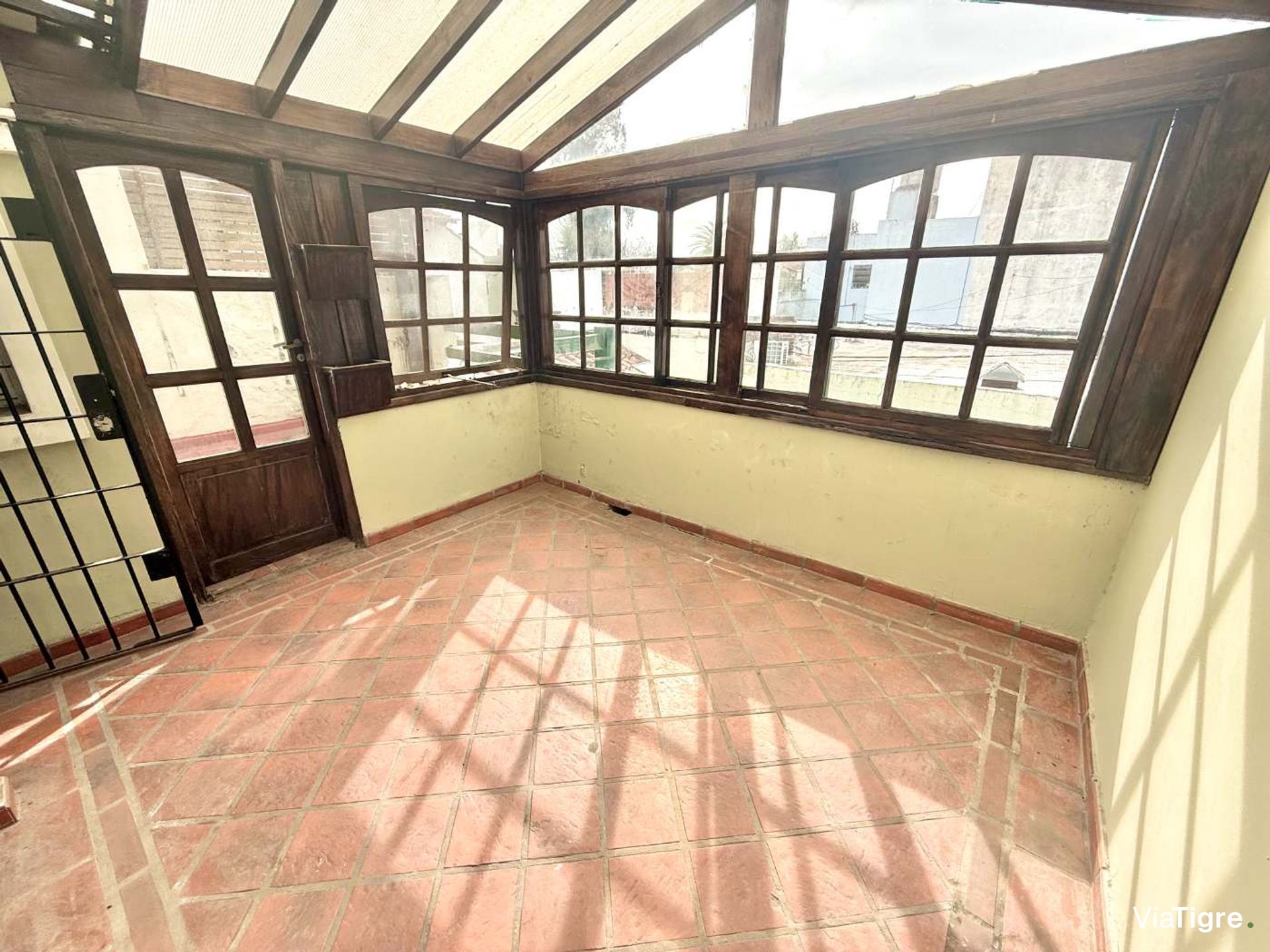 Casa en venta 5 ambientes cochera PB Olivos