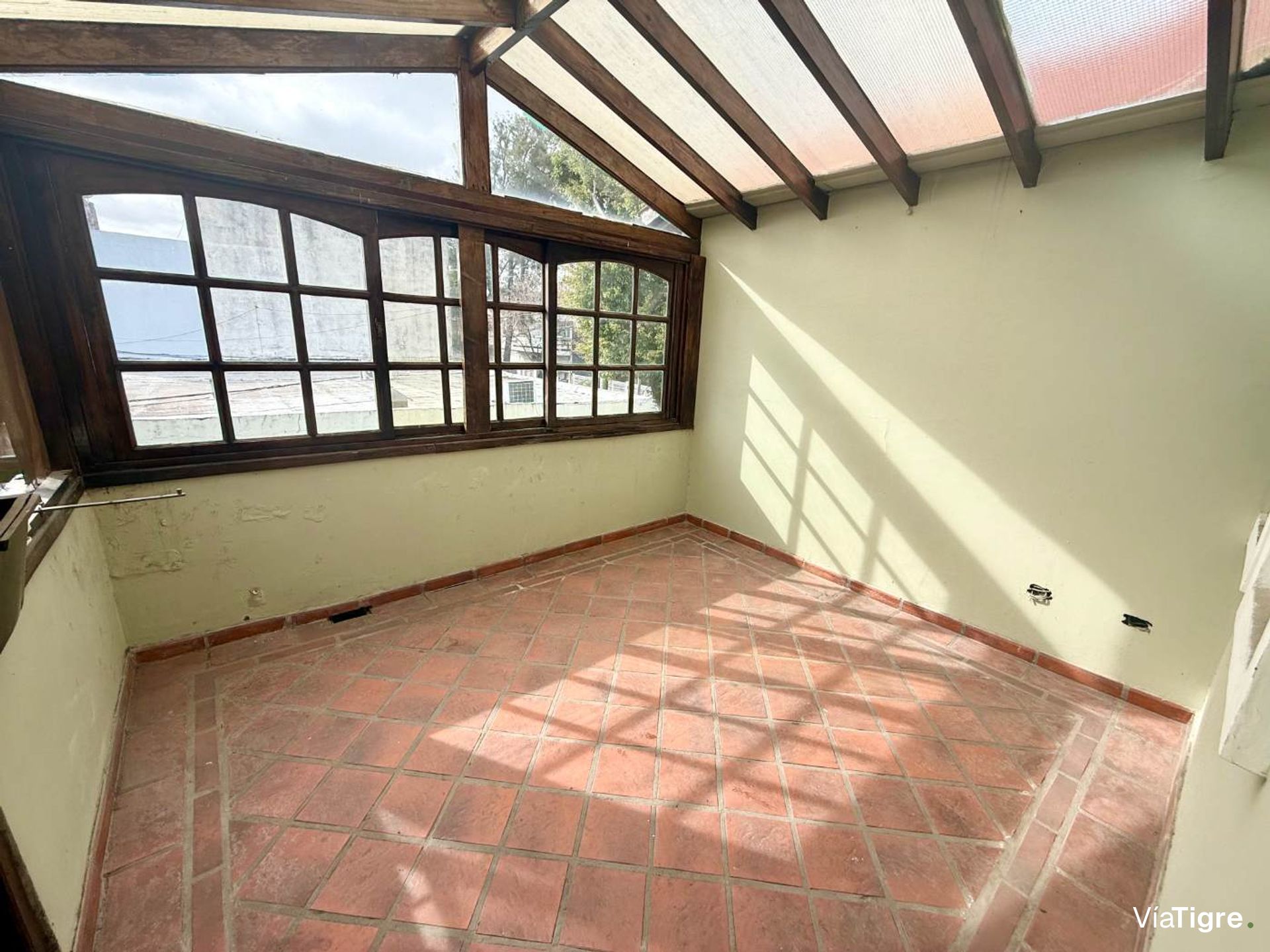 Casa en venta 5 ambientes cochera PB Olivos