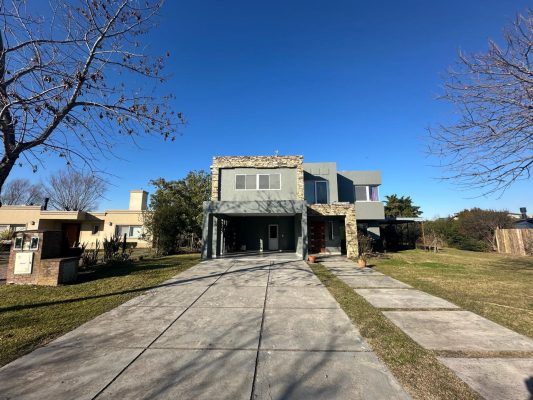 House for Sale in San Isidro Labrador with Pool