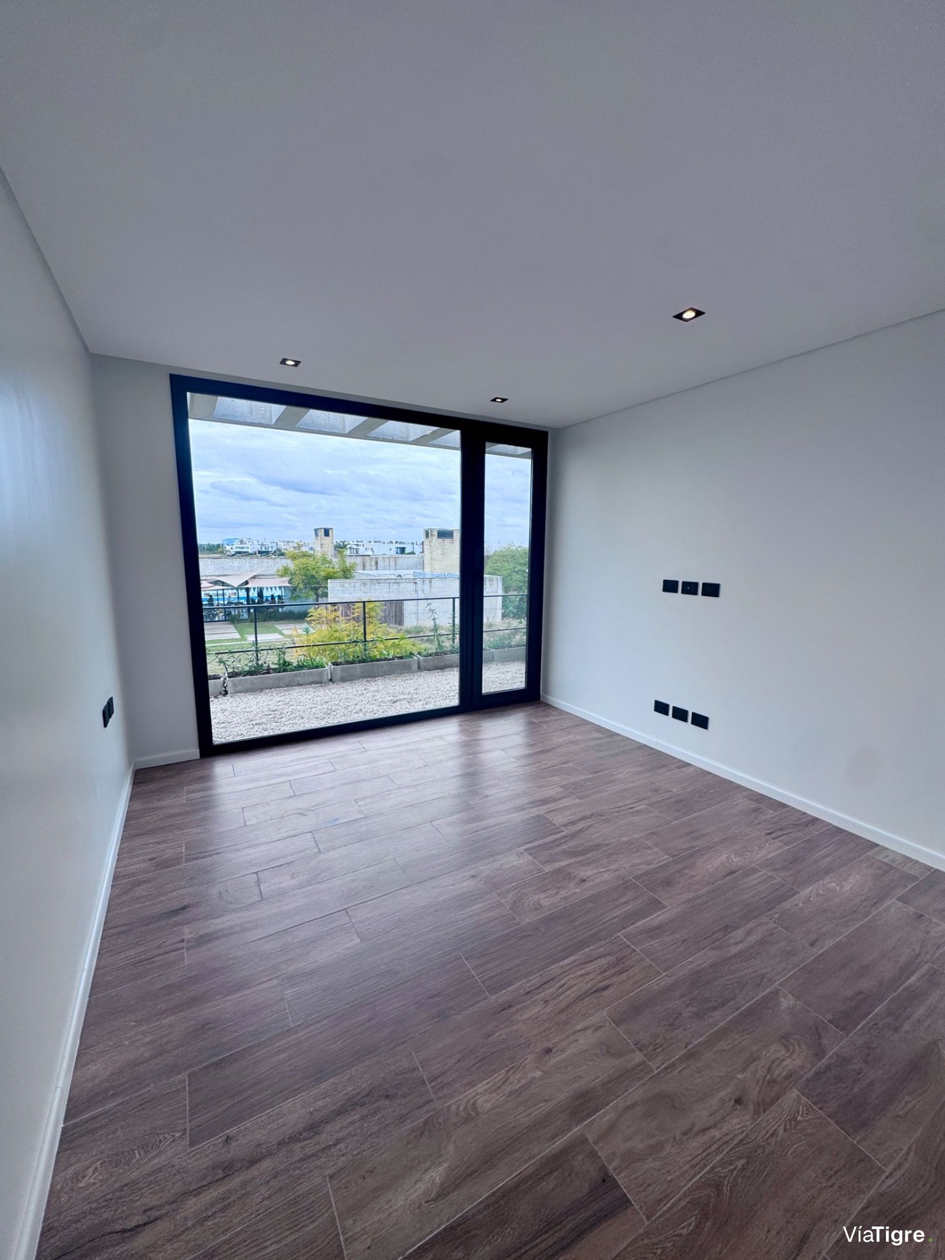 Venta casa Castaños Nordelta 5 ambientes estrenar