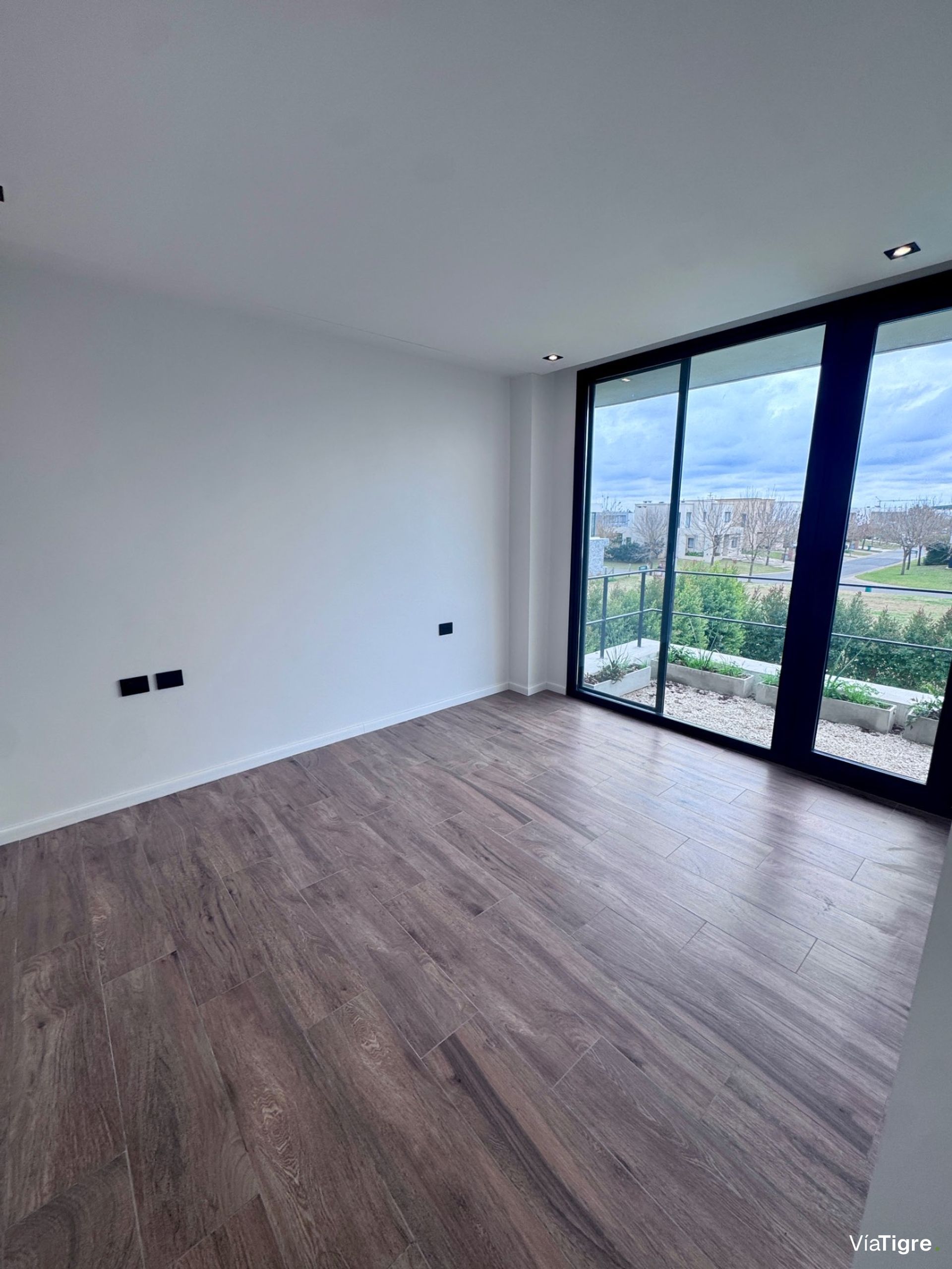 Venta casa Castaños Nordelta 5 ambientes estrenar