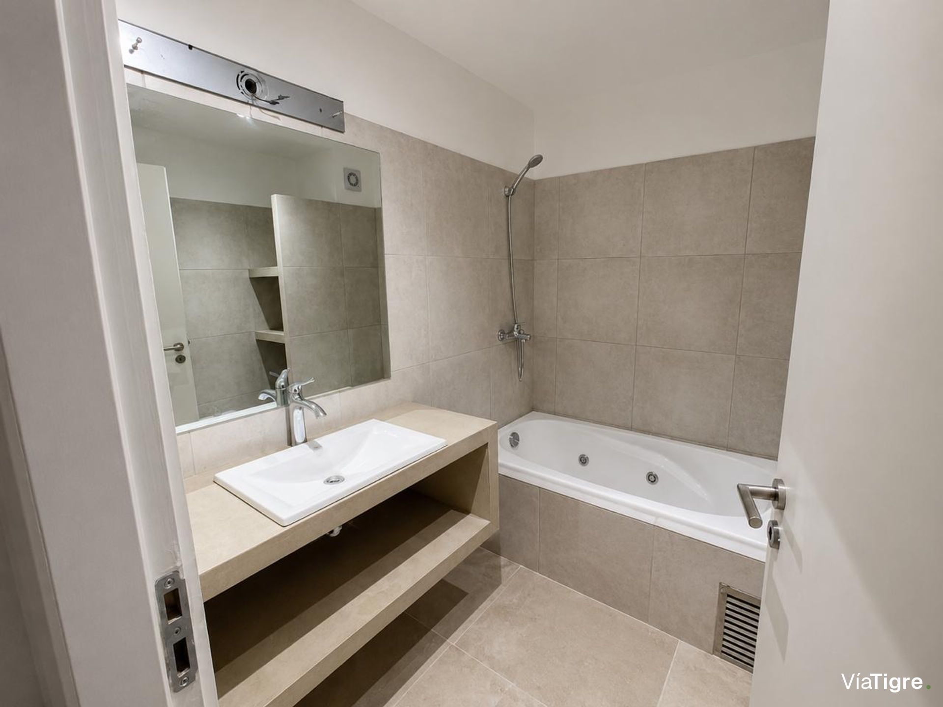 Venta Exclusivo Depto 3 Amb. Acepta Permuta