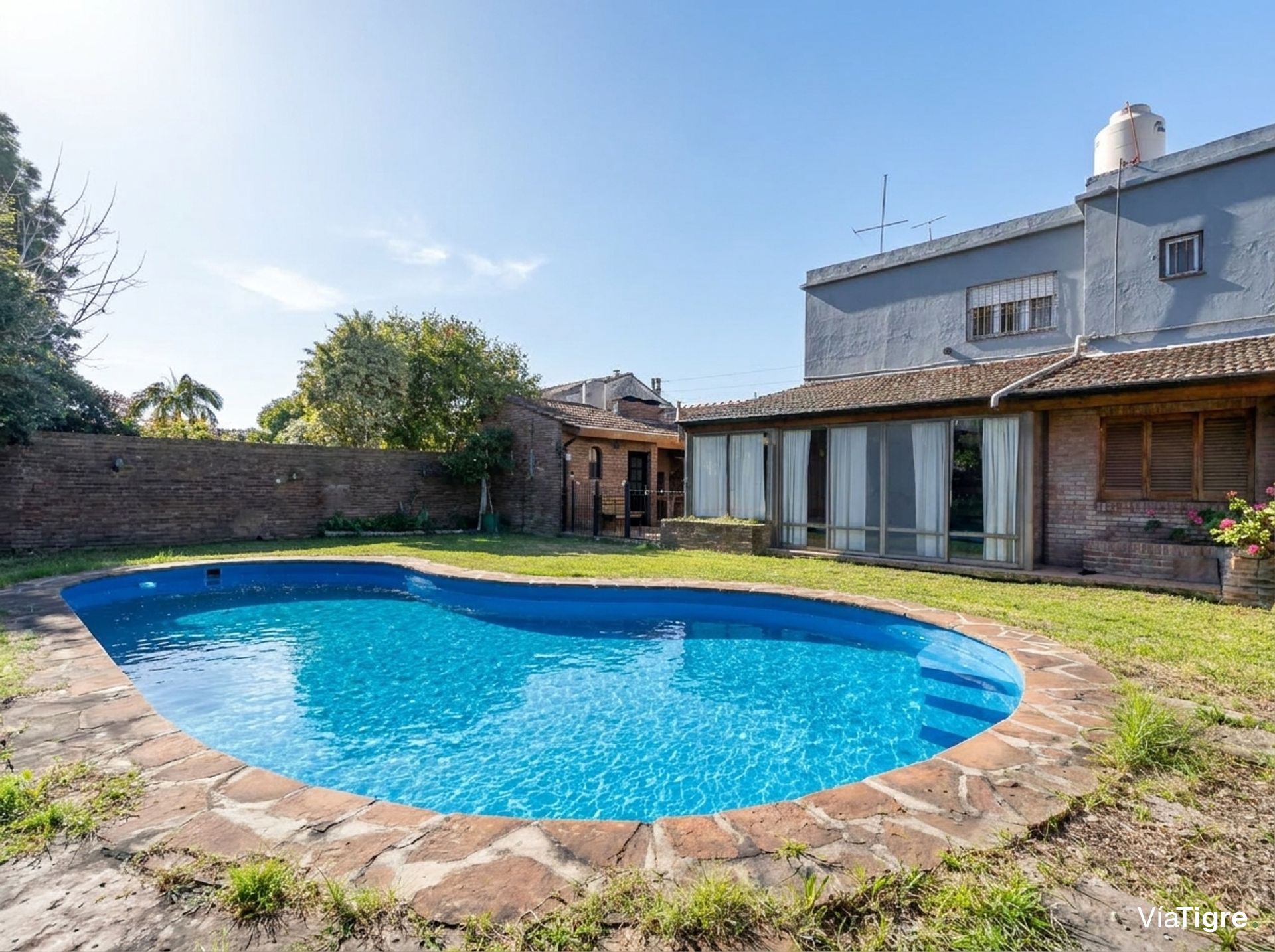 Casa en venta en Boulogne. Jardin, pileta parrilla