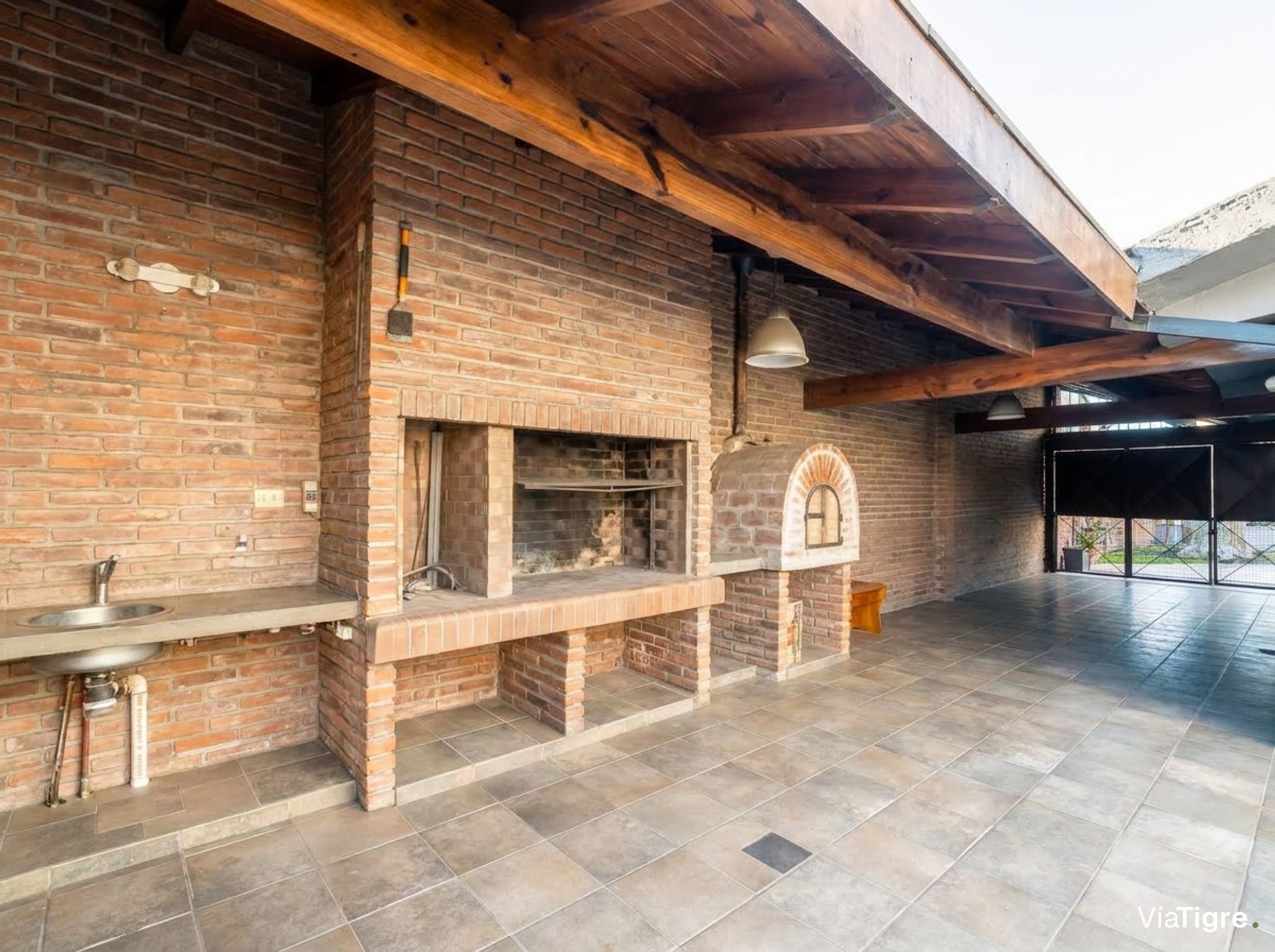 Casa en venta en Boulogne. Jardin, pileta parrilla