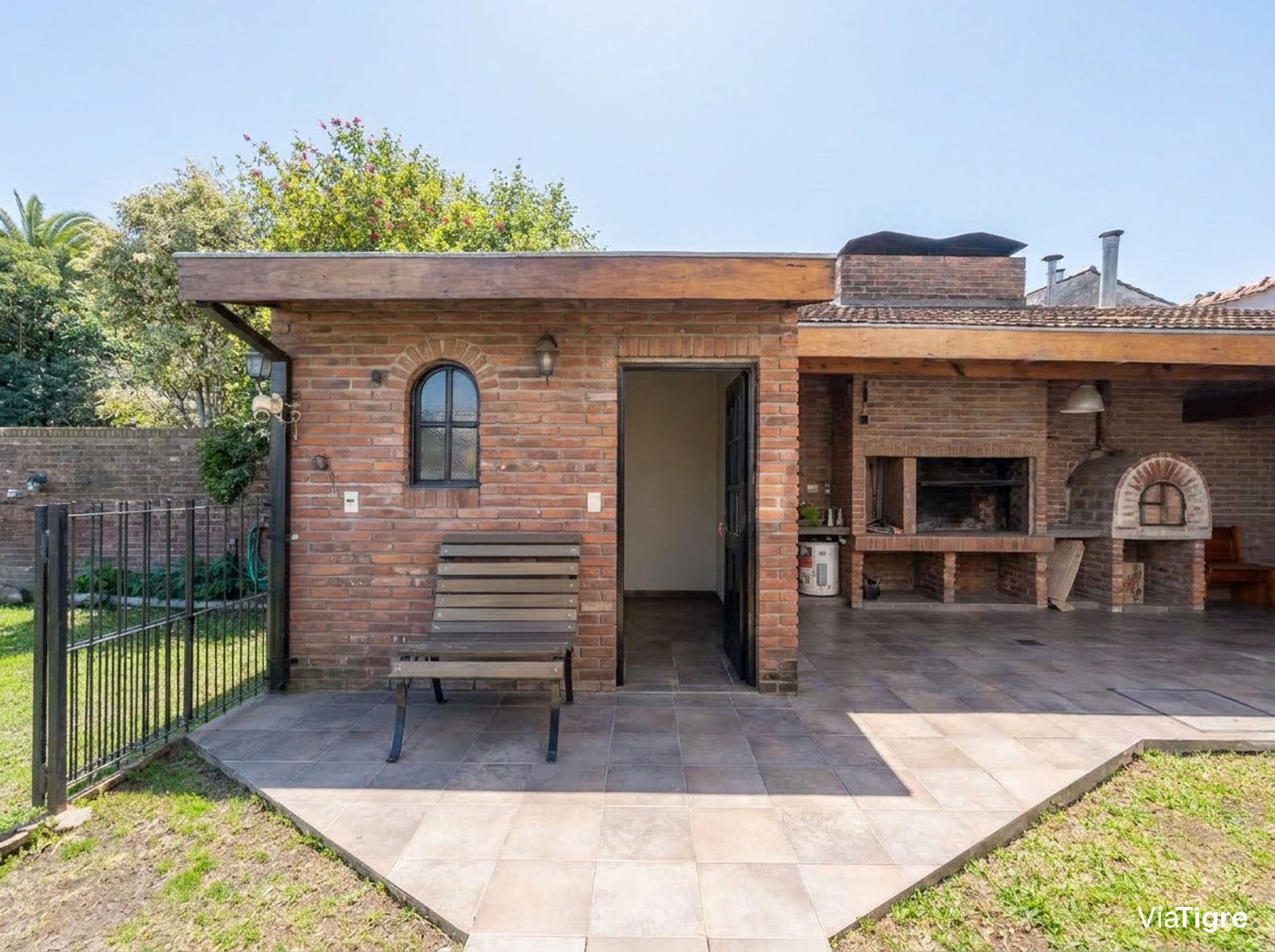 Casa en venta en Boulogne. Jardin, pileta parrilla
