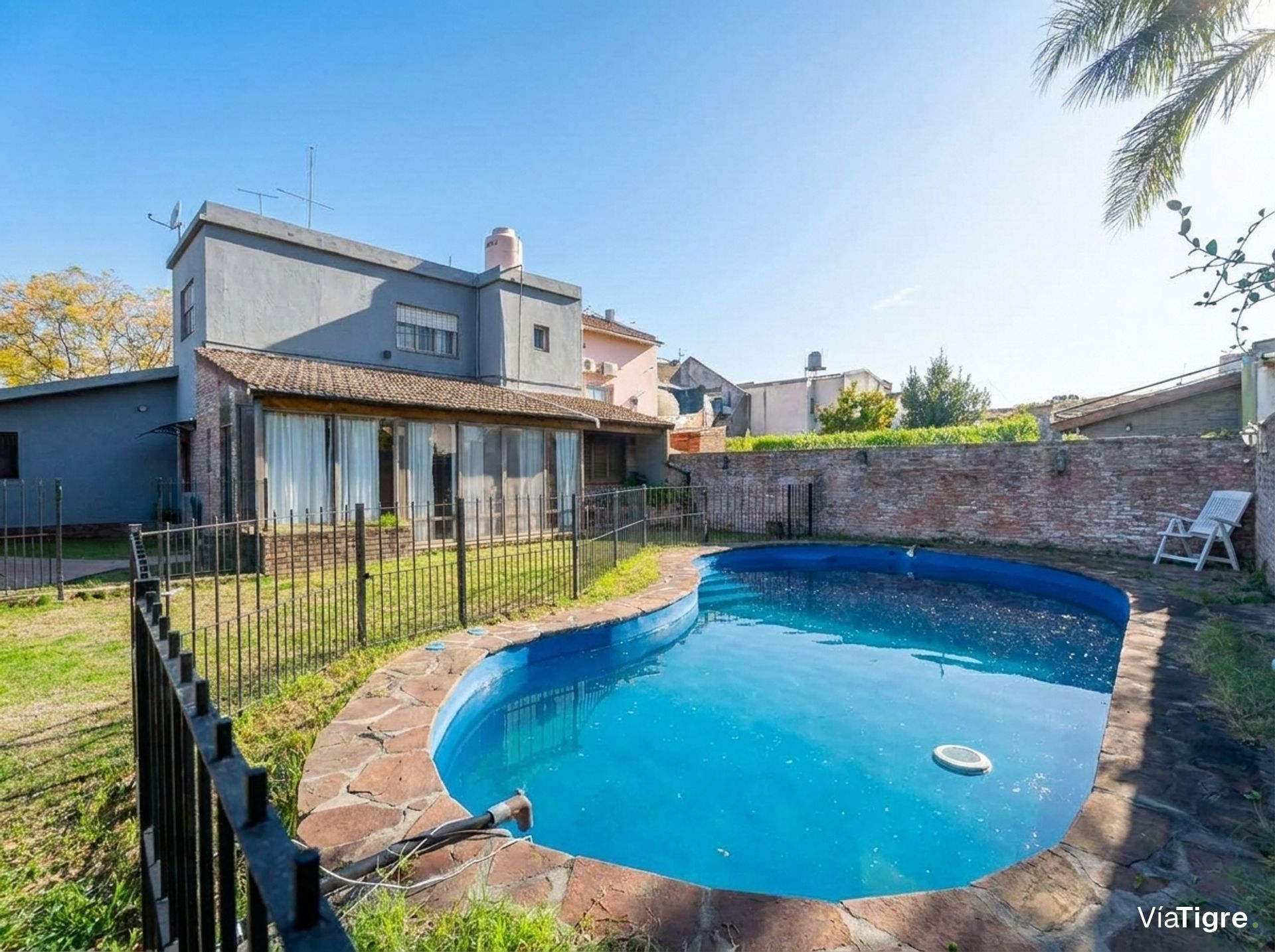 Casa en venta en Boulogne. Jardin, pileta parrilla