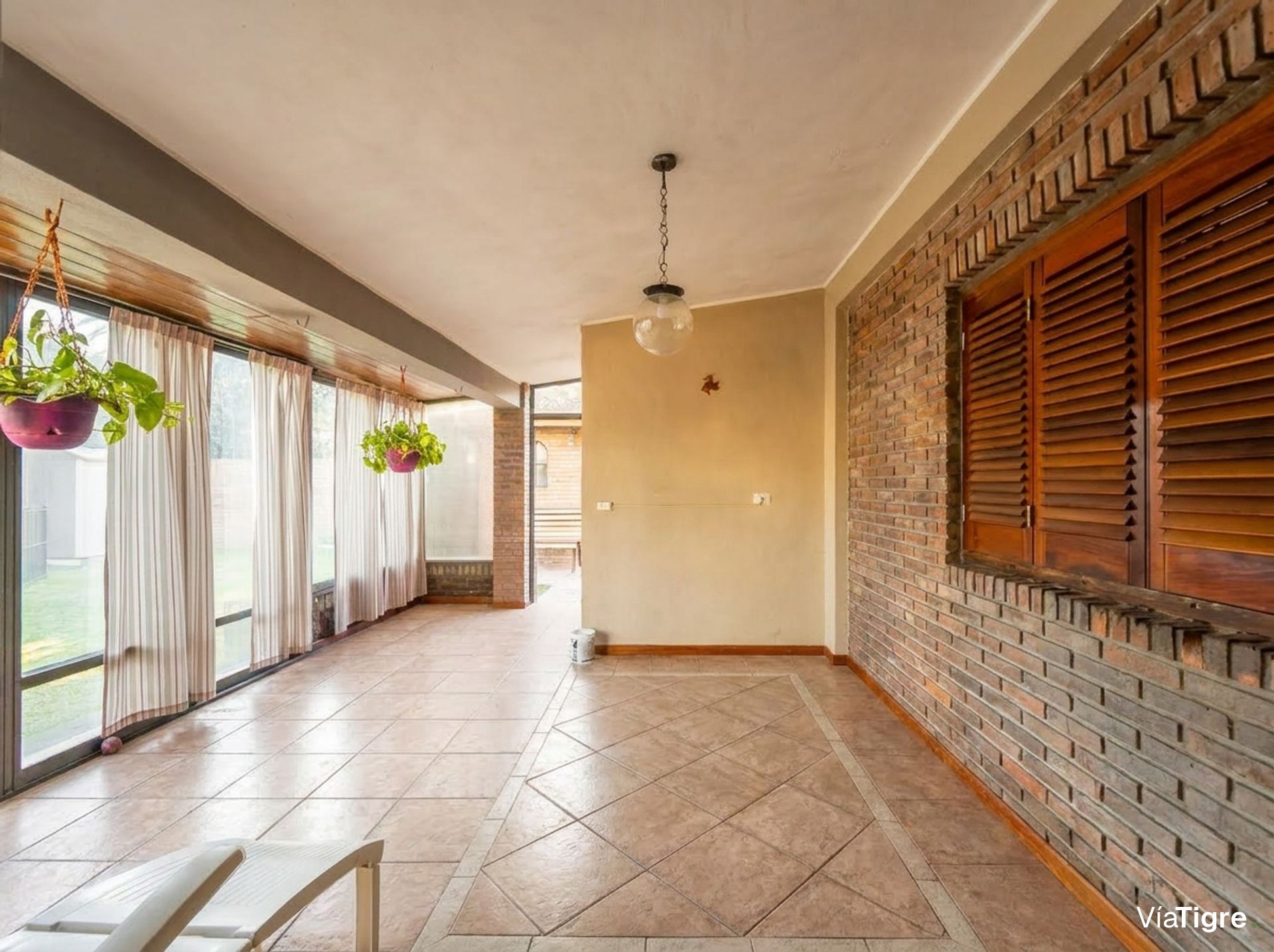 Casa en venta en Boulogne. Jardin, pileta parrilla