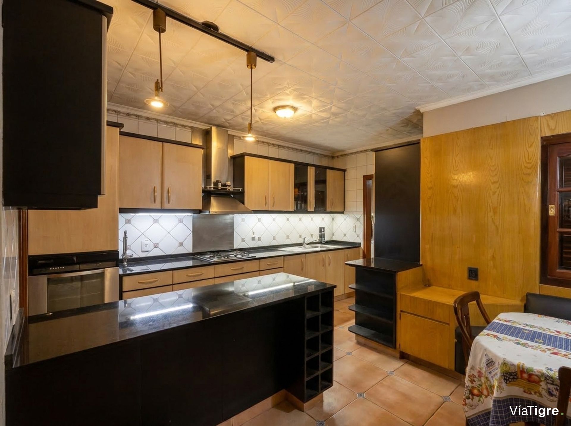 Casa en venta en Boulogne. Jardin, pileta parrilla