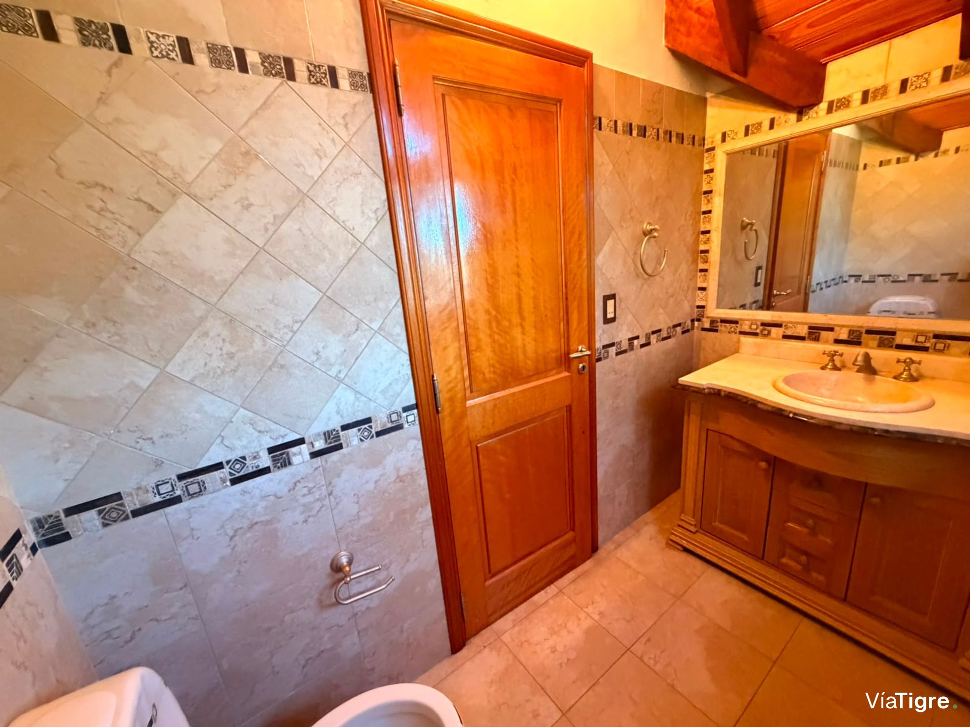 VENTA casa de 6 ambientes c/ escritorio BOATCENTER