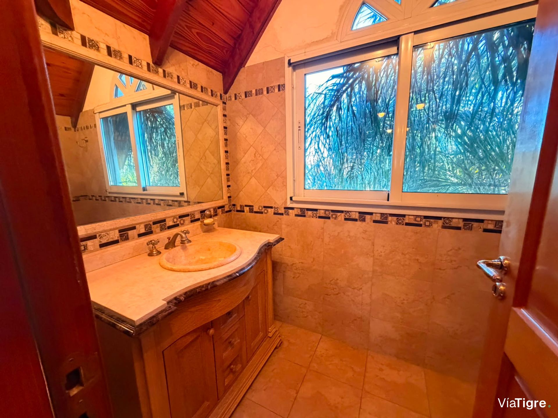 VENTA casa de 6 ambientes c/ escritorio BOATCENTER